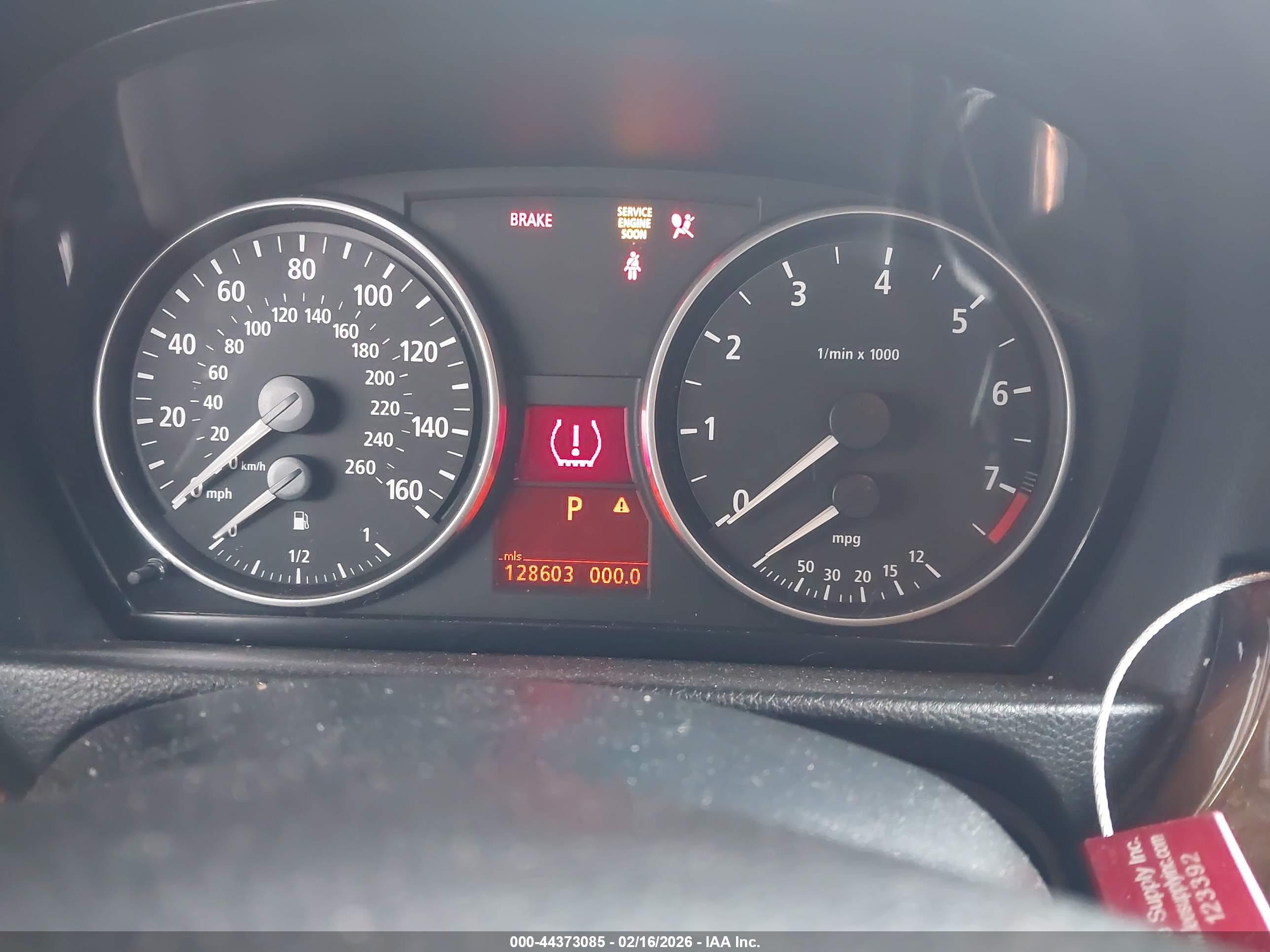 BMW 325I image 7