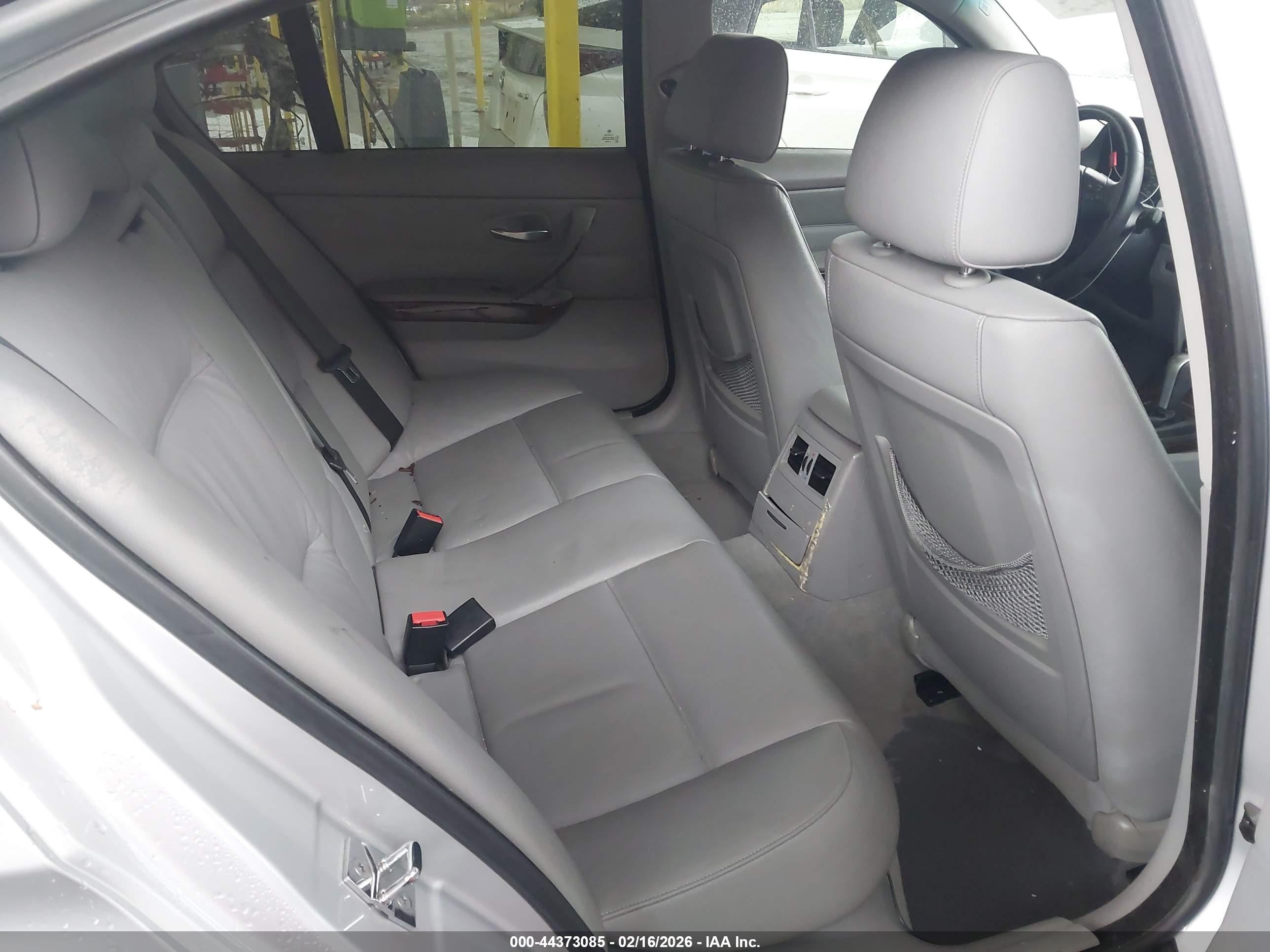 BMW 325I image 8