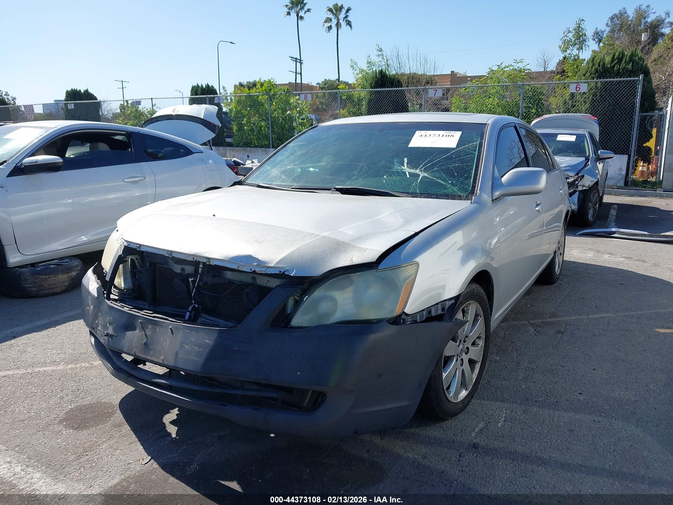 TOYOTA AVALON image 2