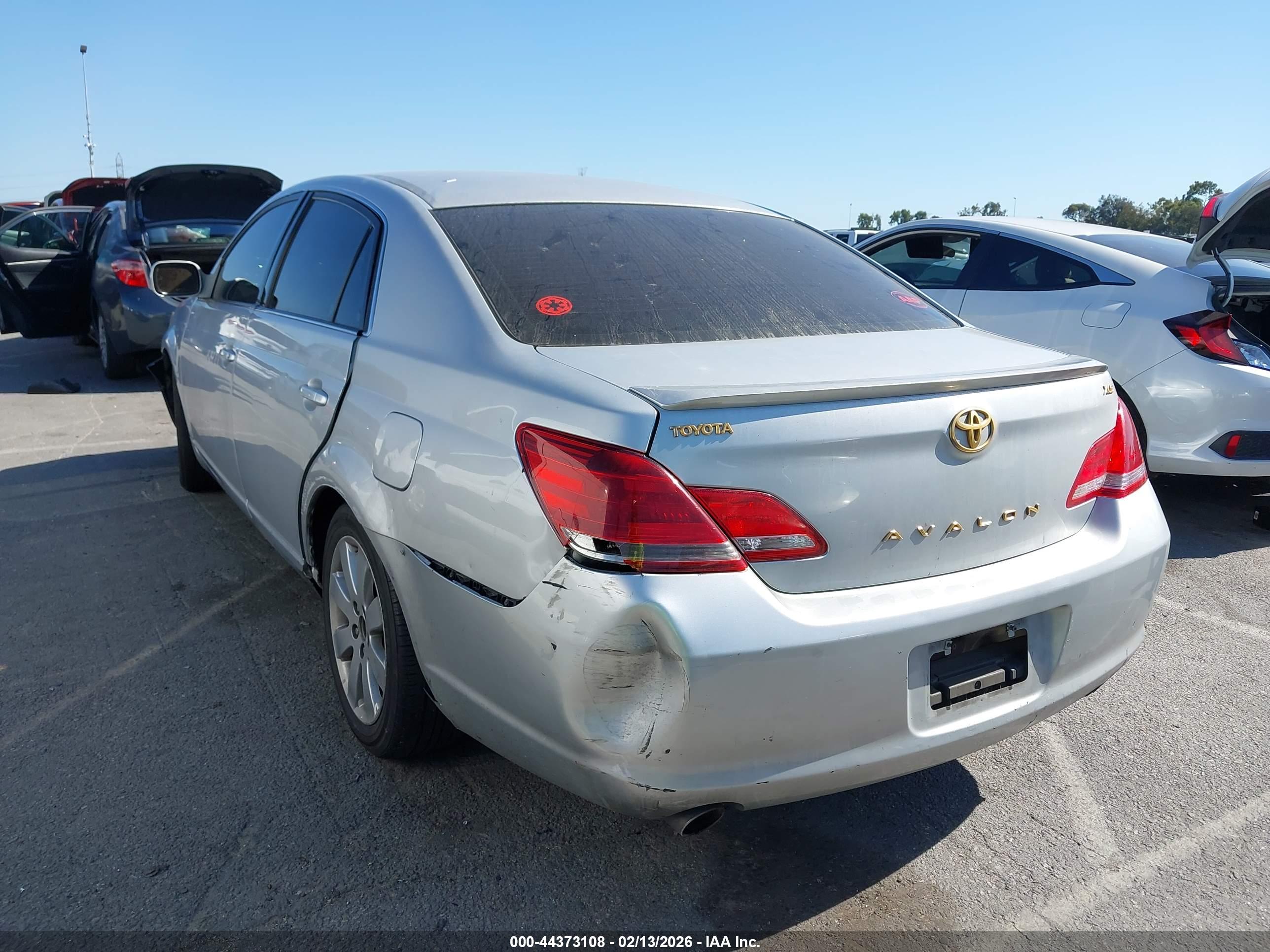 TOYOTA AVALON image 3