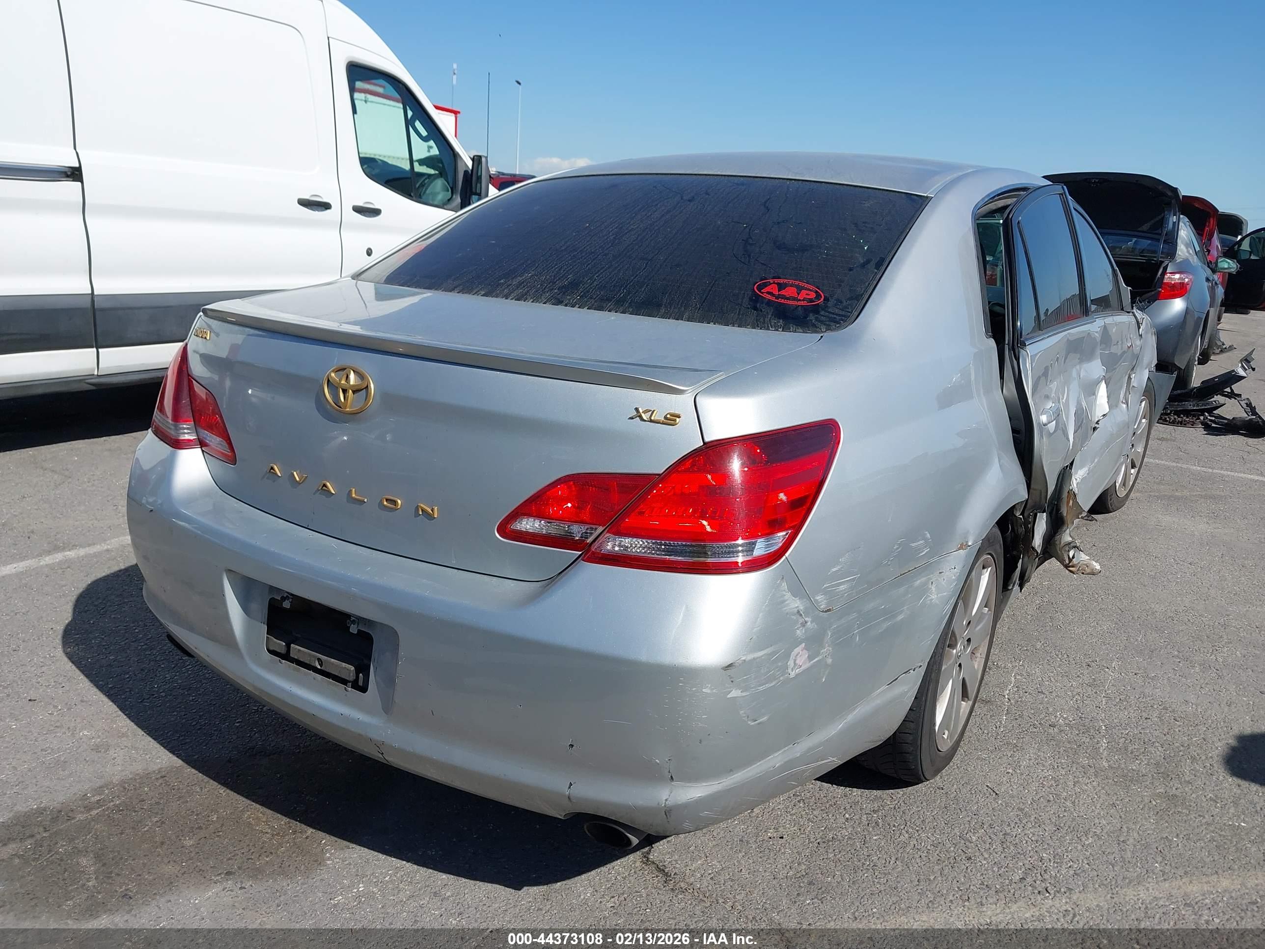 TOYOTA AVALON image 4