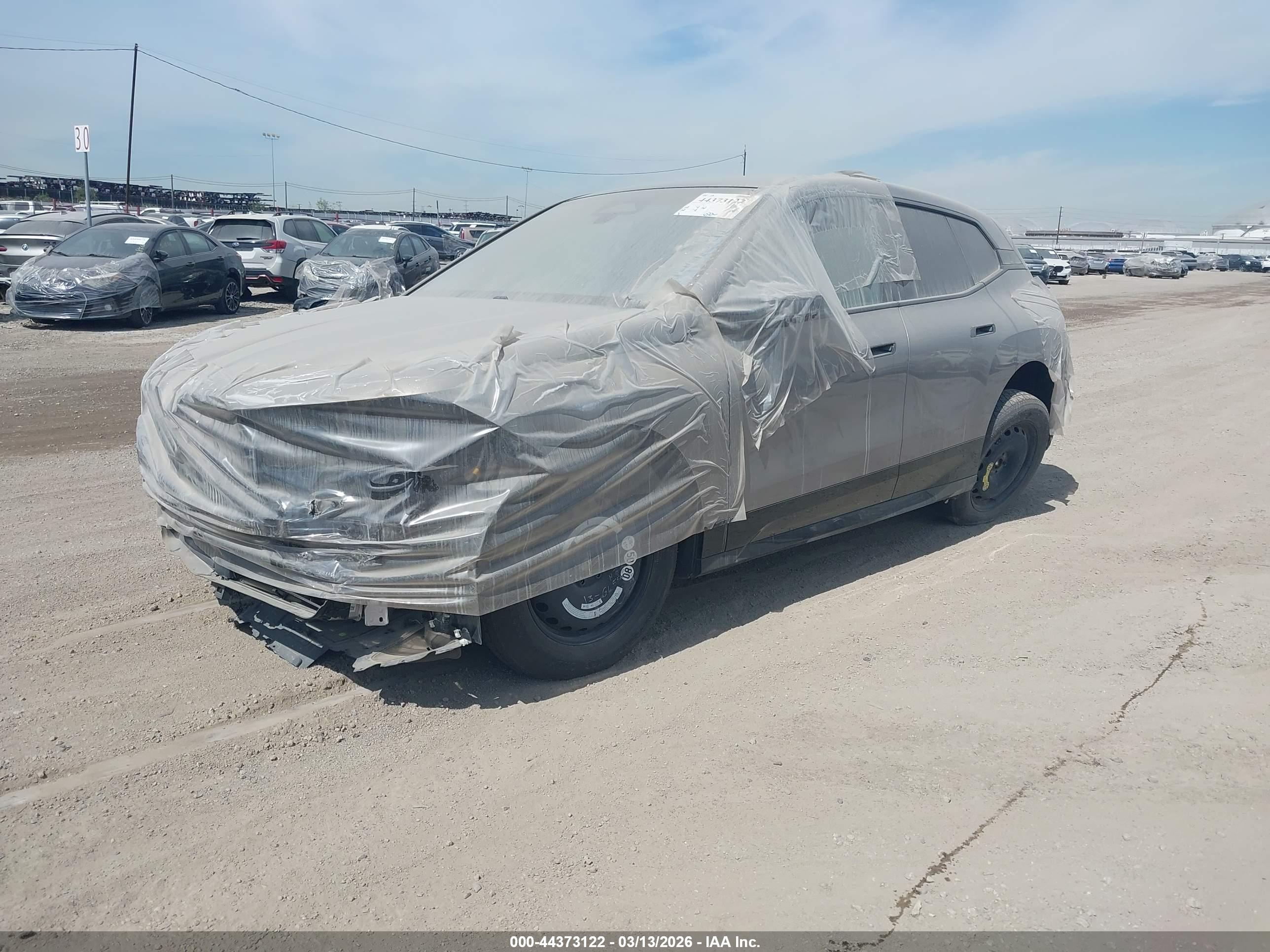 BMW IX image 2