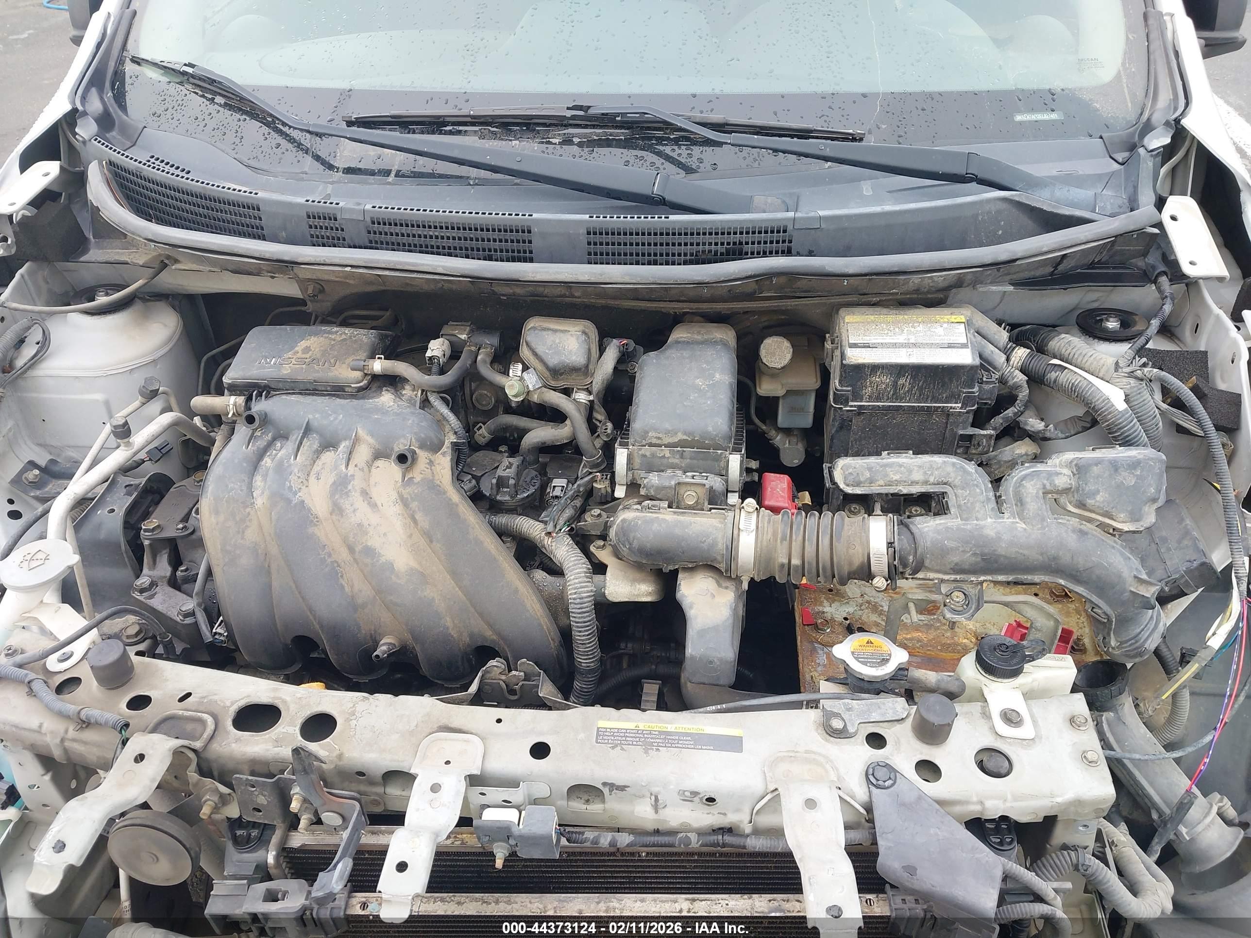 NISSAN VERSA image 10