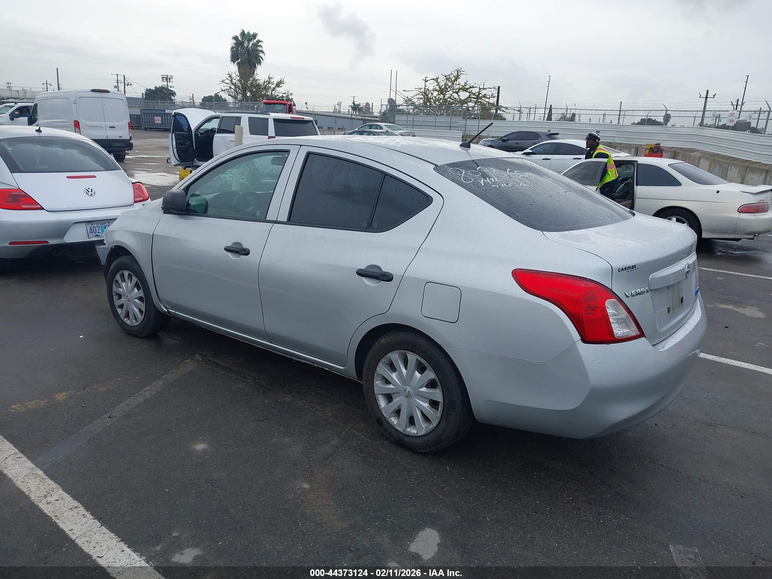 NISSAN VERSA image 3