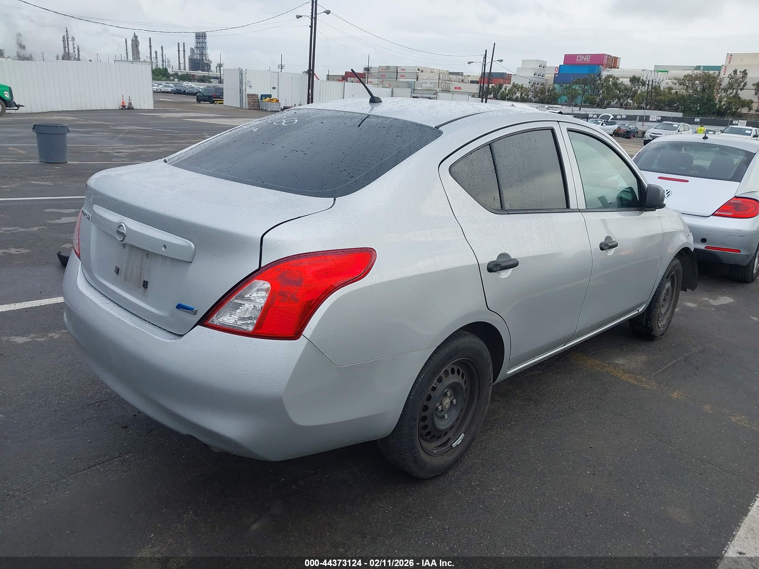NISSAN VERSA image 4