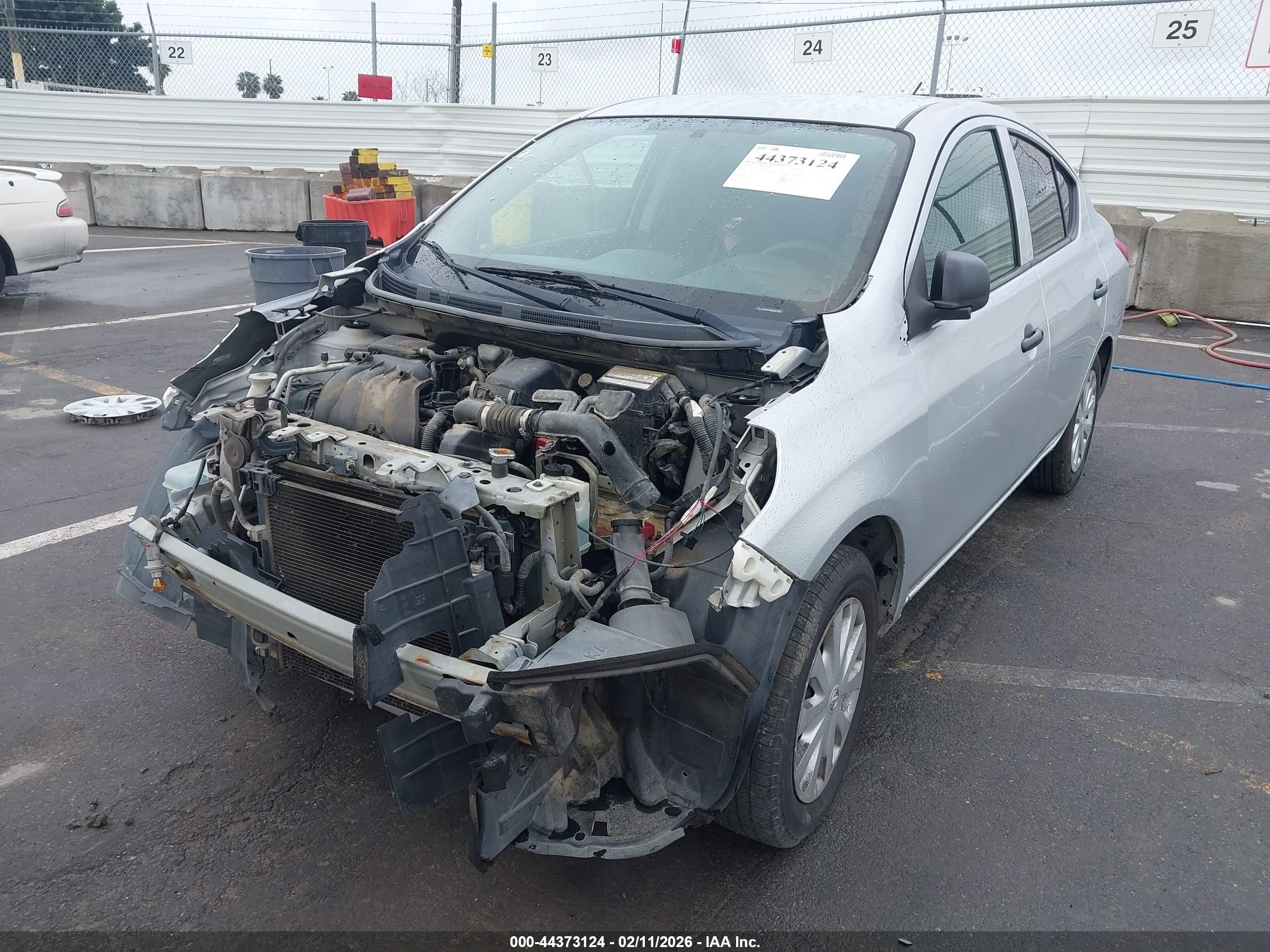 NISSAN VERSA image 6