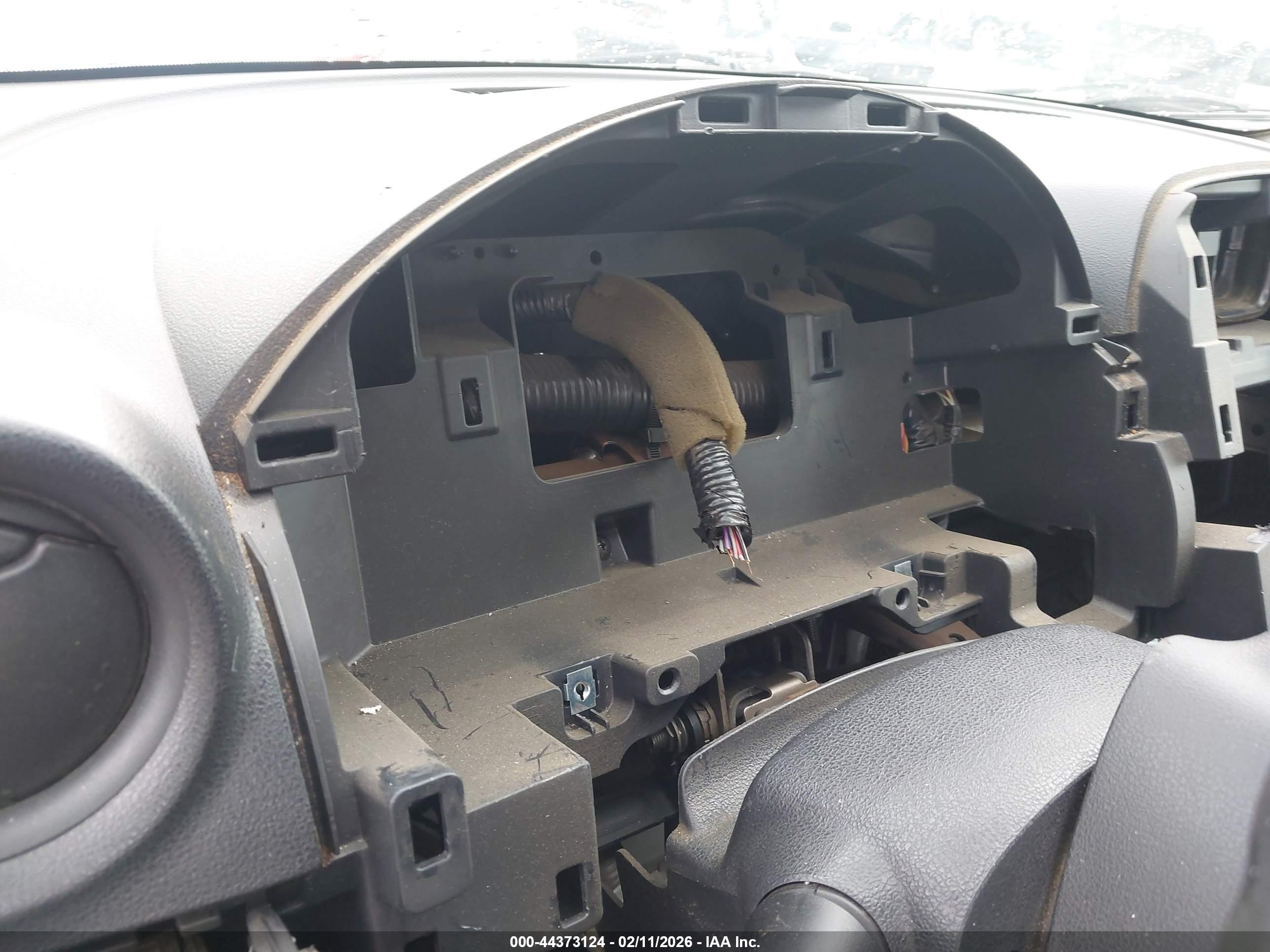 NISSAN VERSA image 7