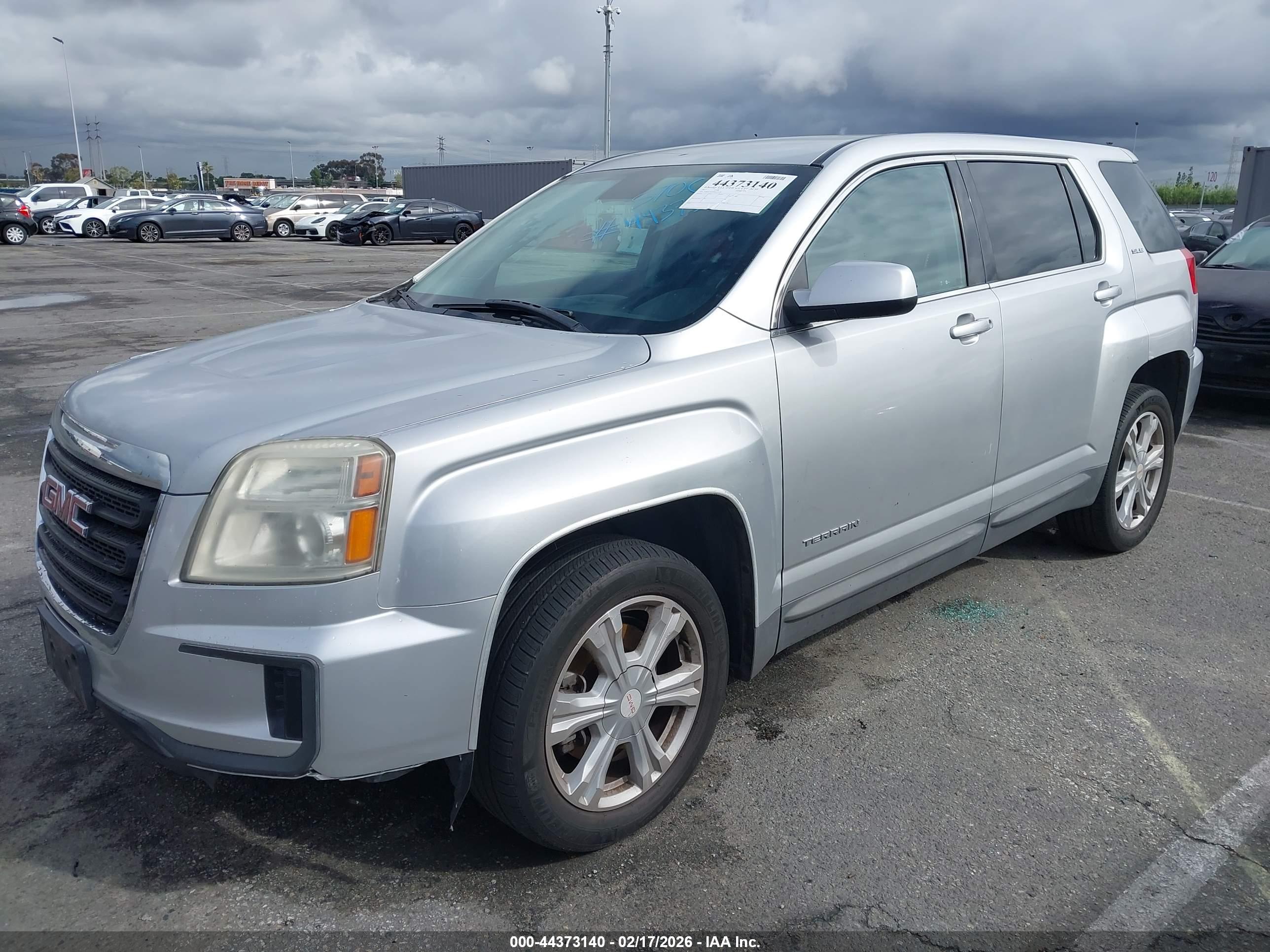GMC TERRAIN image 2