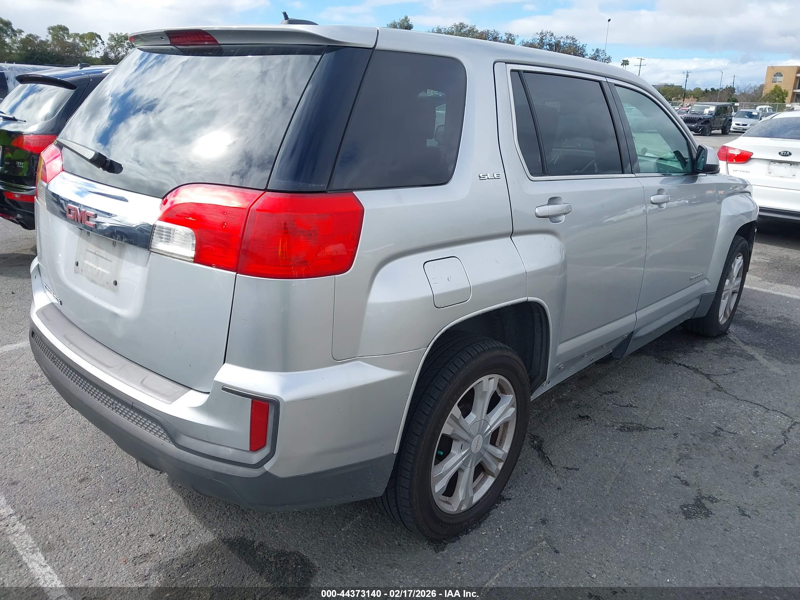 GMC TERRAIN image 4
