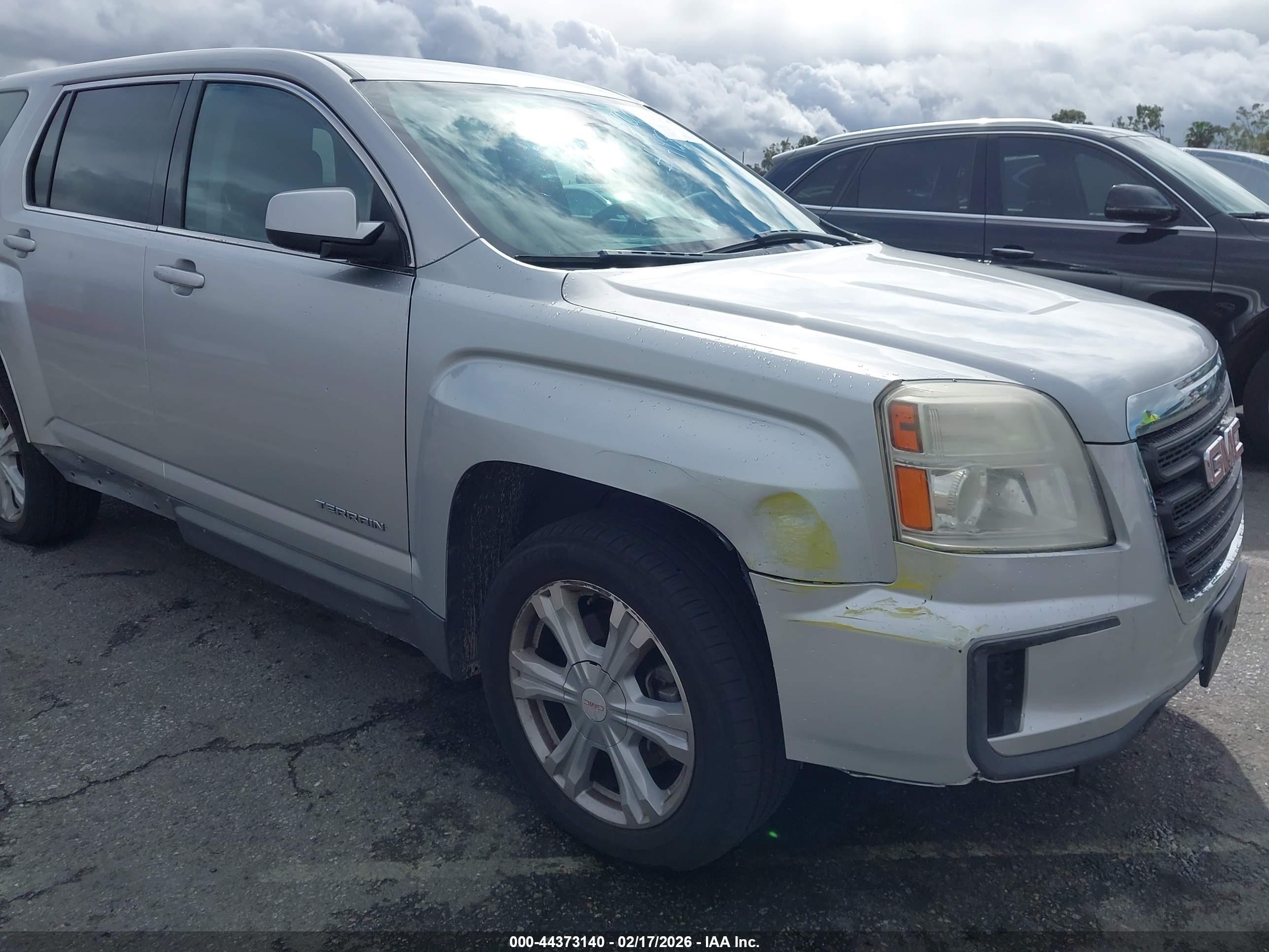GMC TERRAIN image 6
