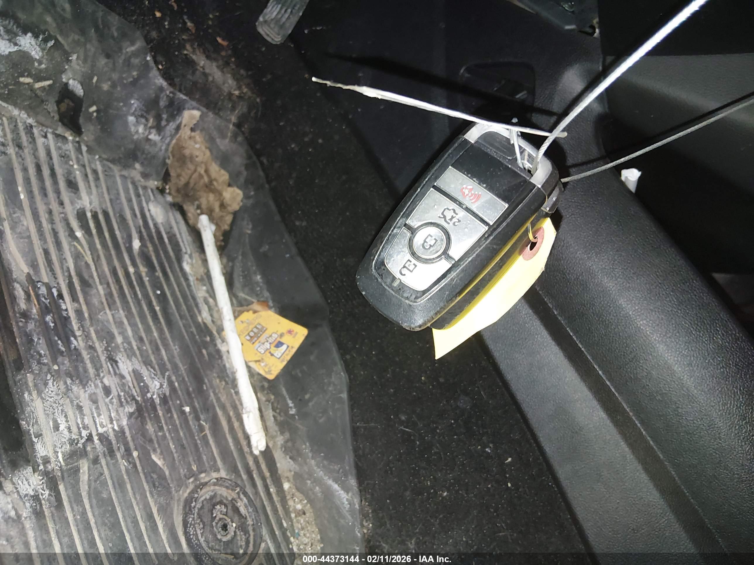 FORD FUSION image 11