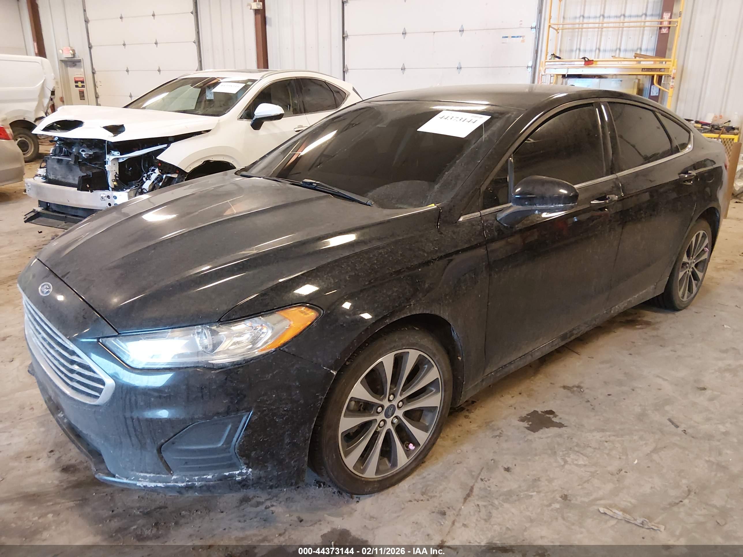 FORD FUSION image 2