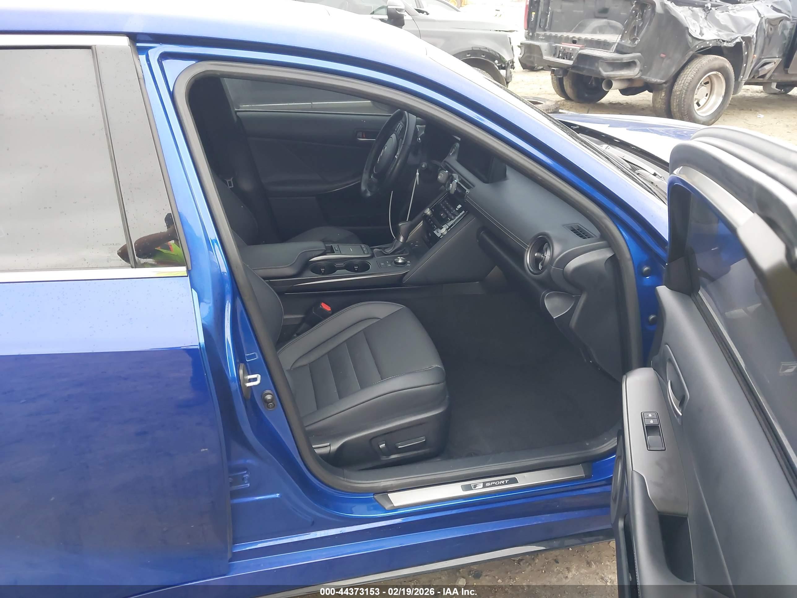LEXUS IS image 5