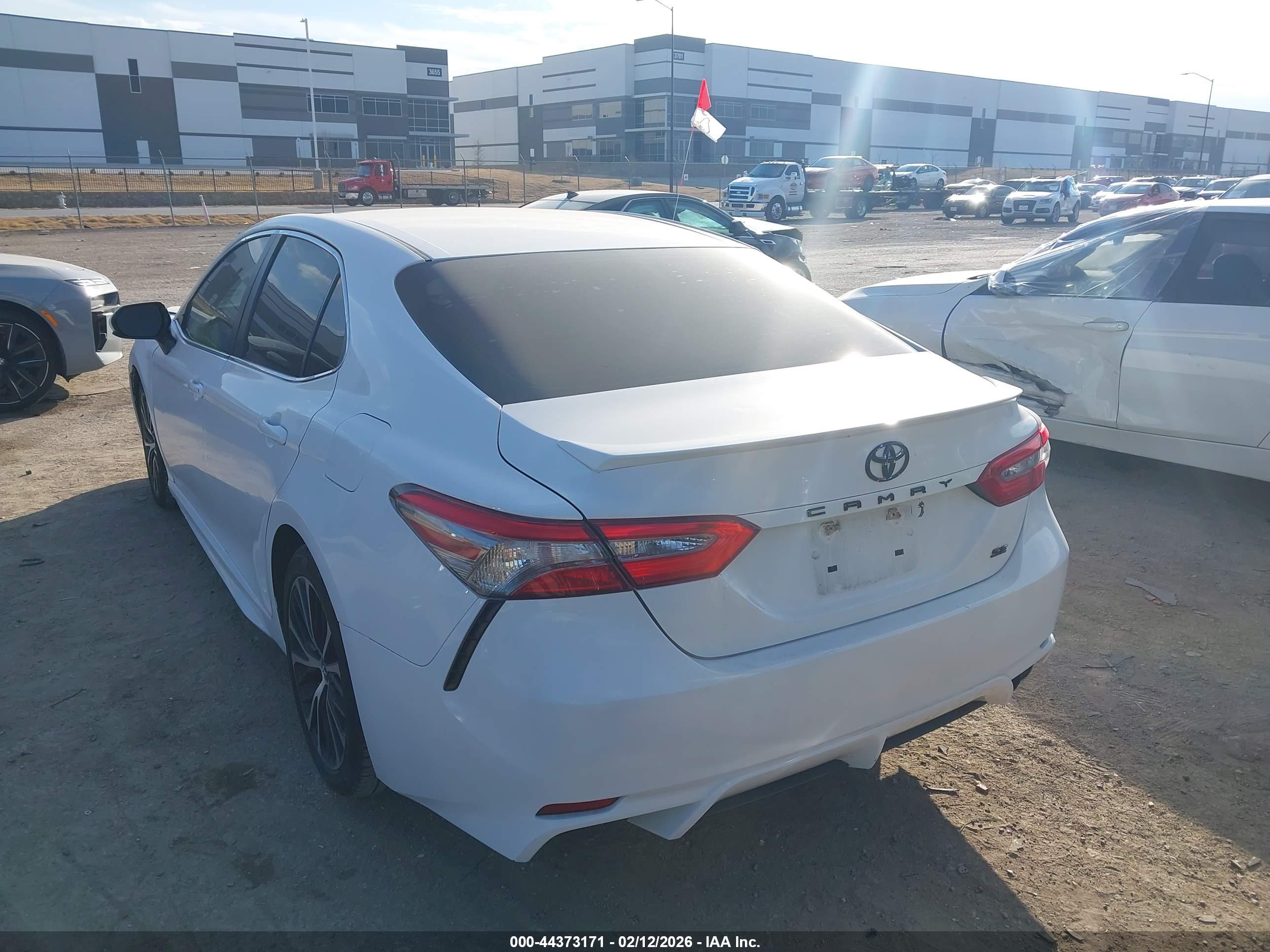 TOYOTA CAMRY image 3