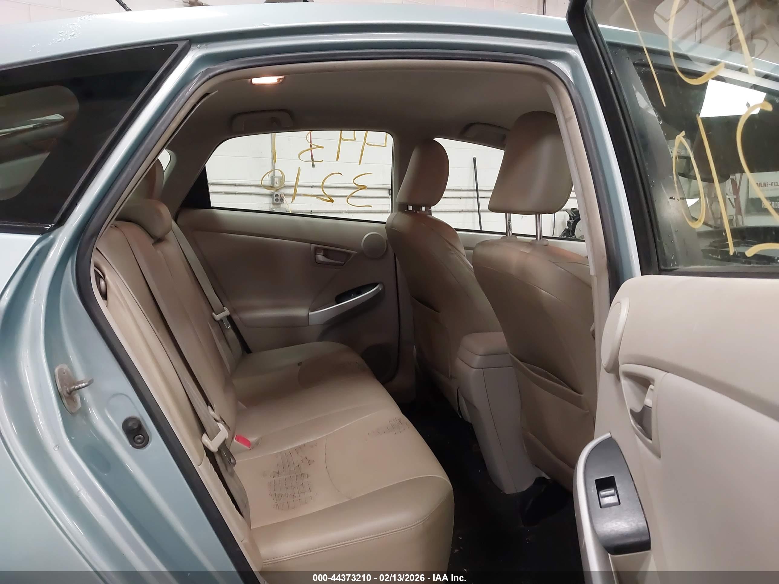 TOYOTA PRIUS image 8
