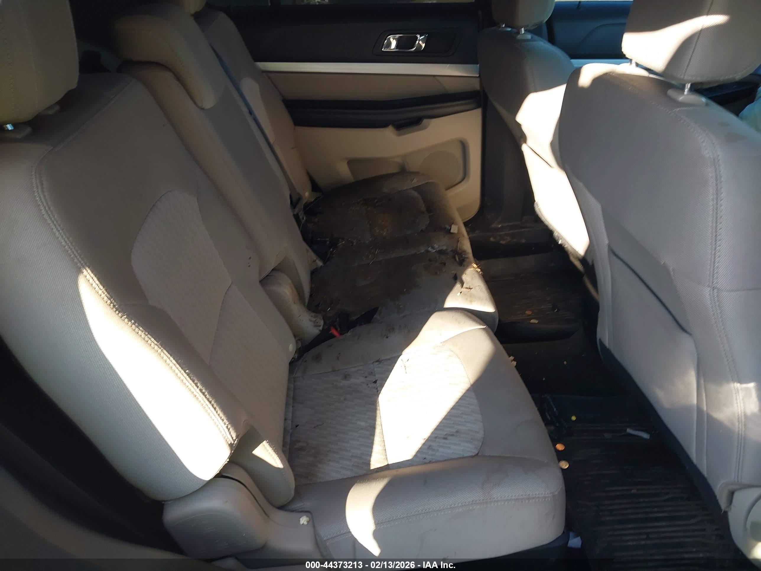 FORD EXPLORER image 8