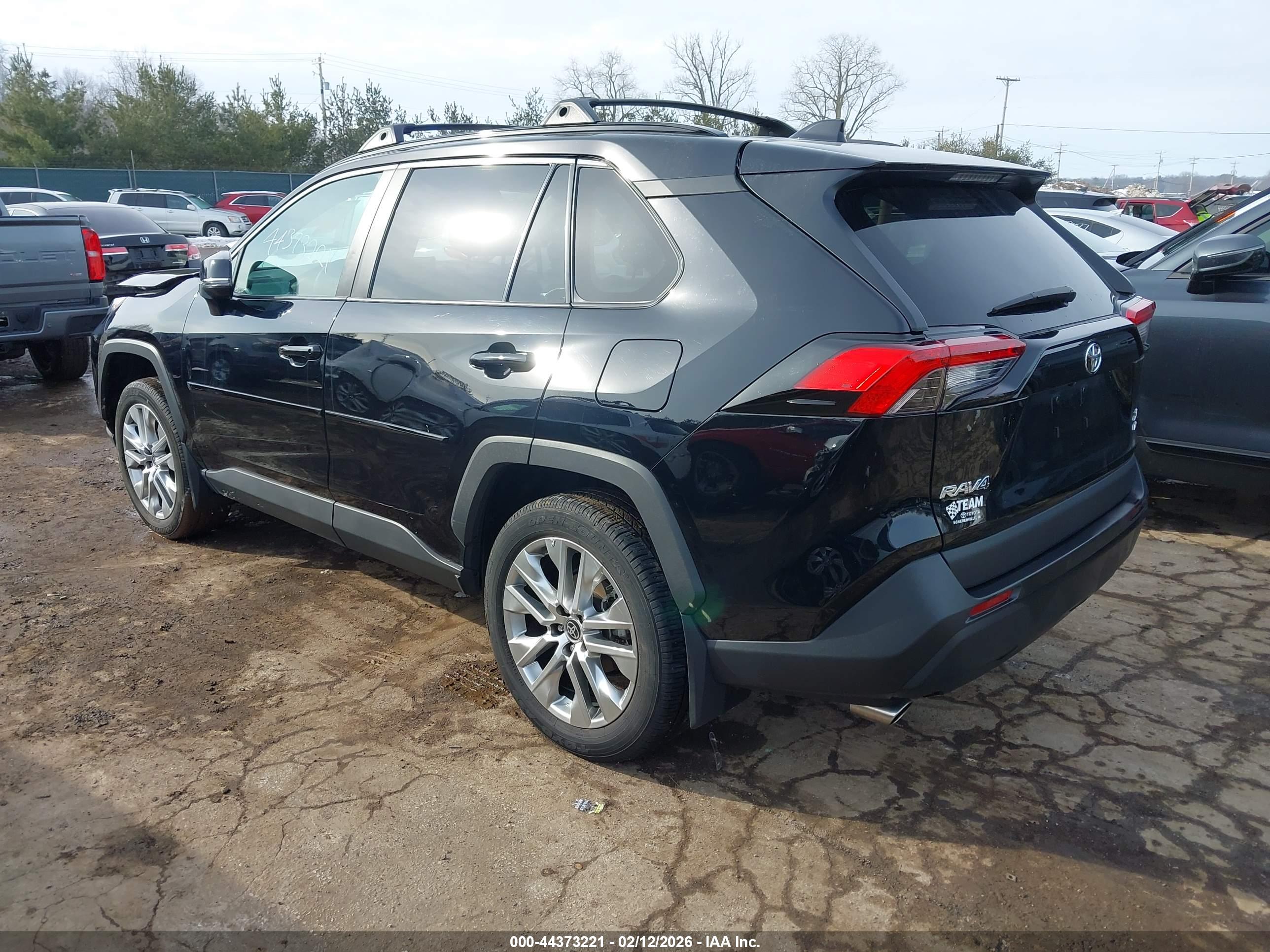 TOYOTA RAV4 image 3