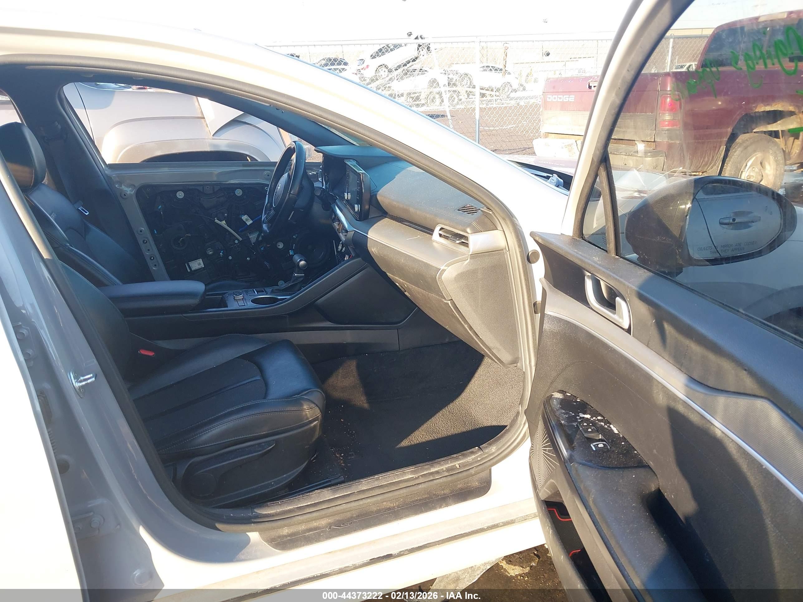KIA K5 image 5