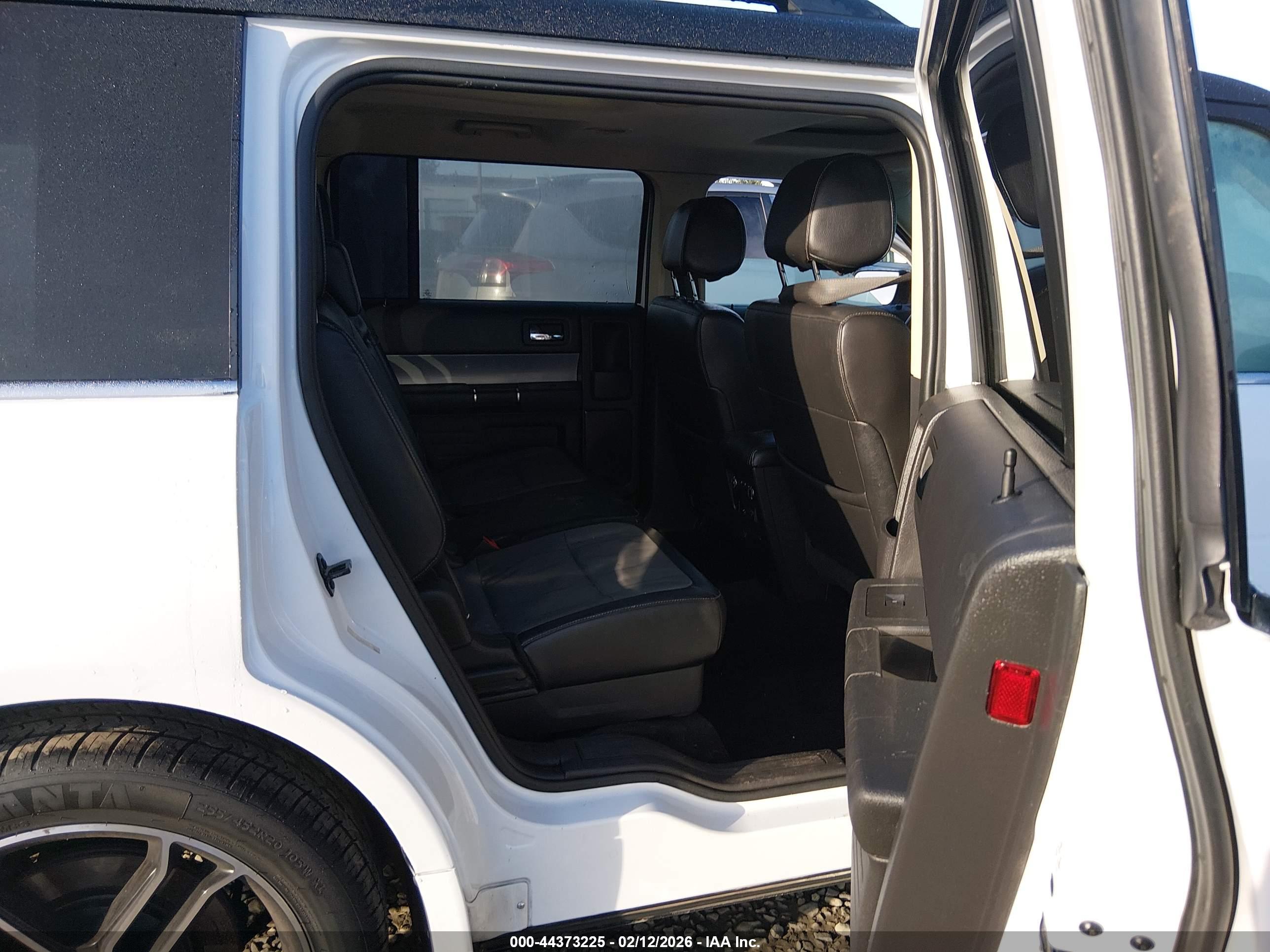 FORD FLEX image 8