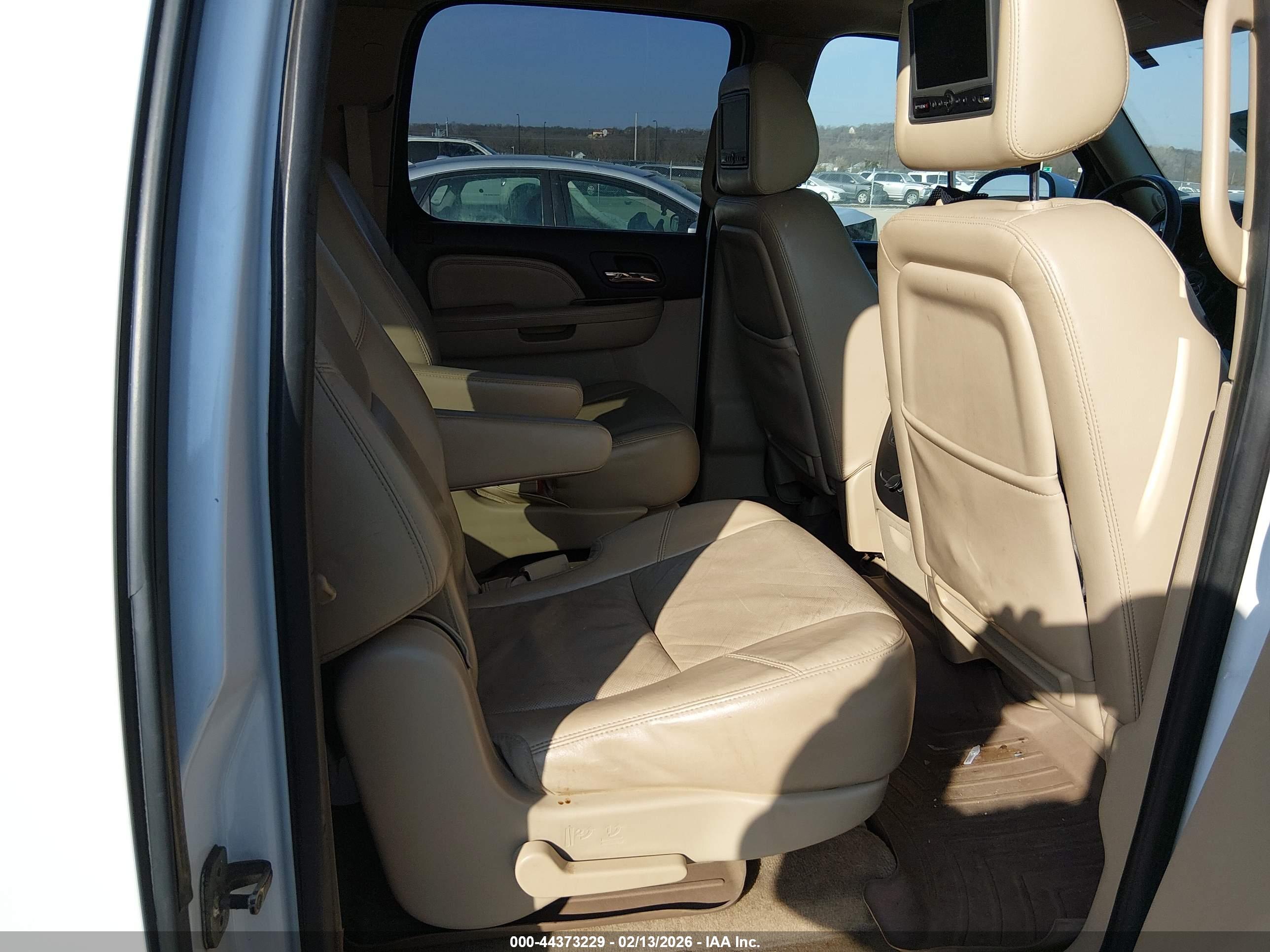 GMC YUKON image 8