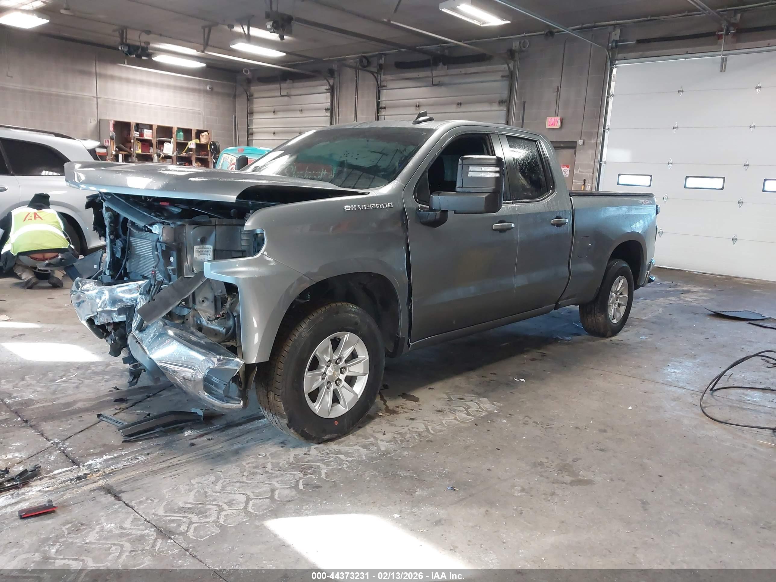 CHEVROLET SILVERADO image 2
