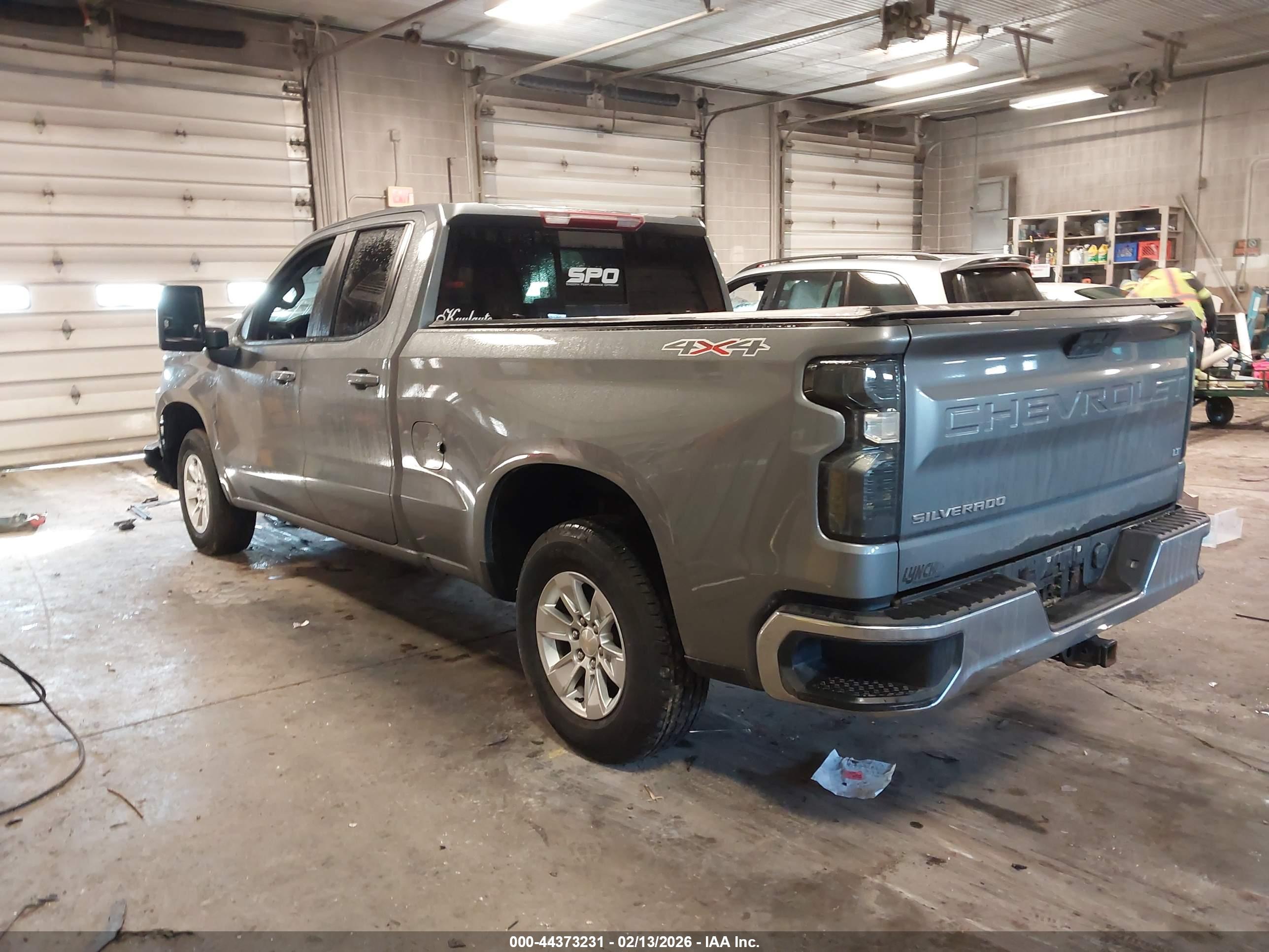 CHEVROLET SILVERADO image 3