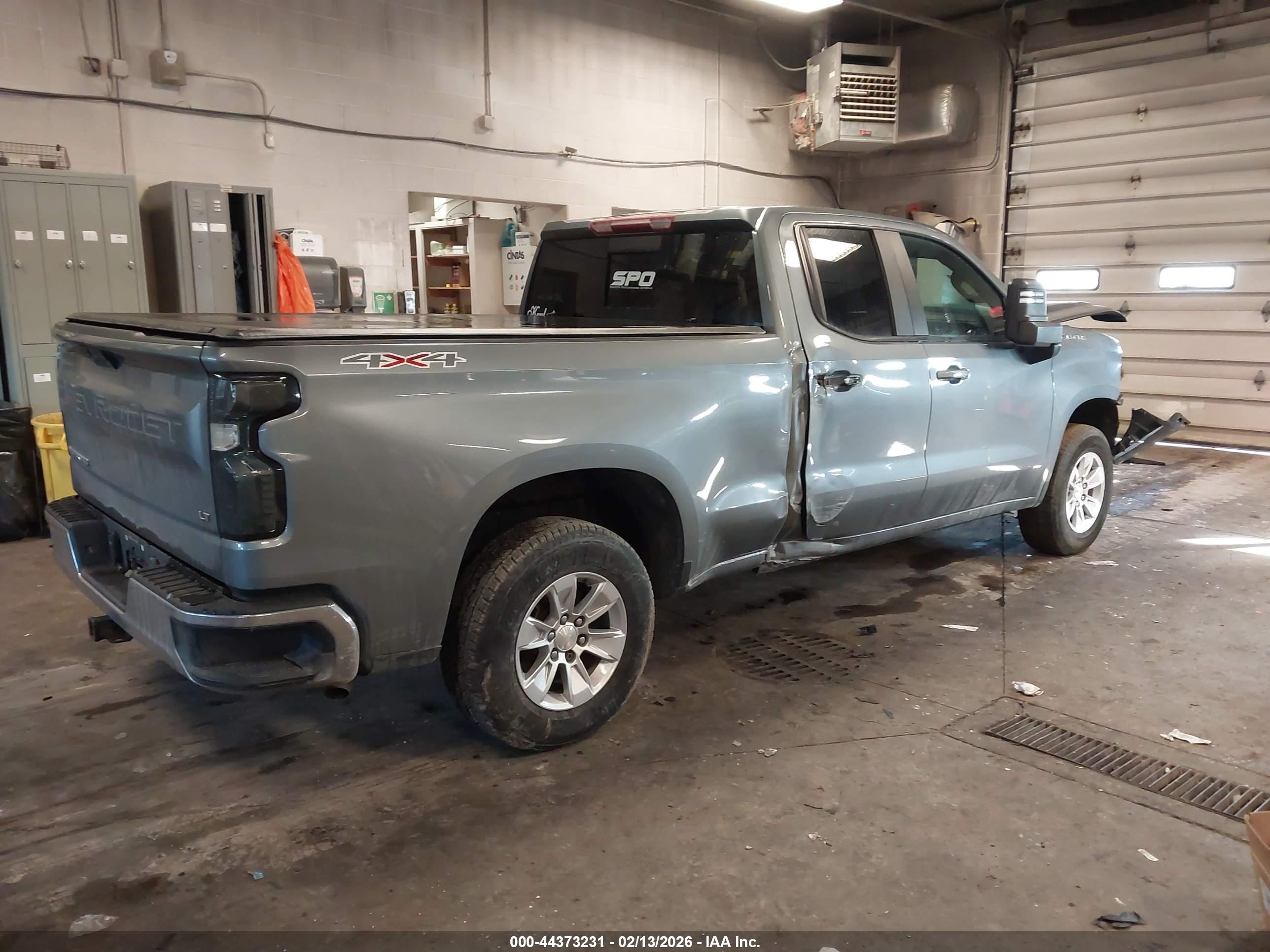 CHEVROLET SILVERADO image 4