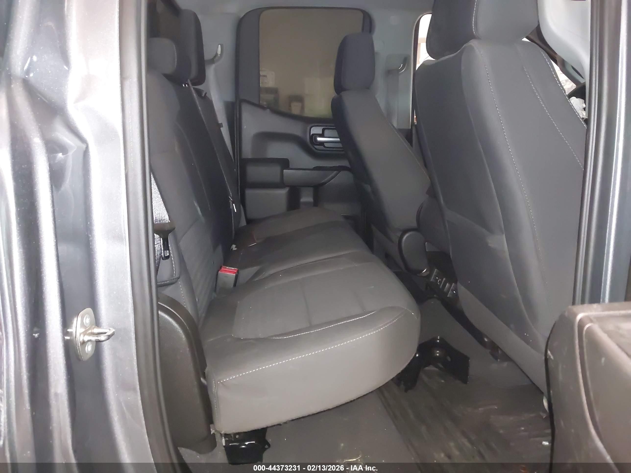 CHEVROLET SILVERADO image 8