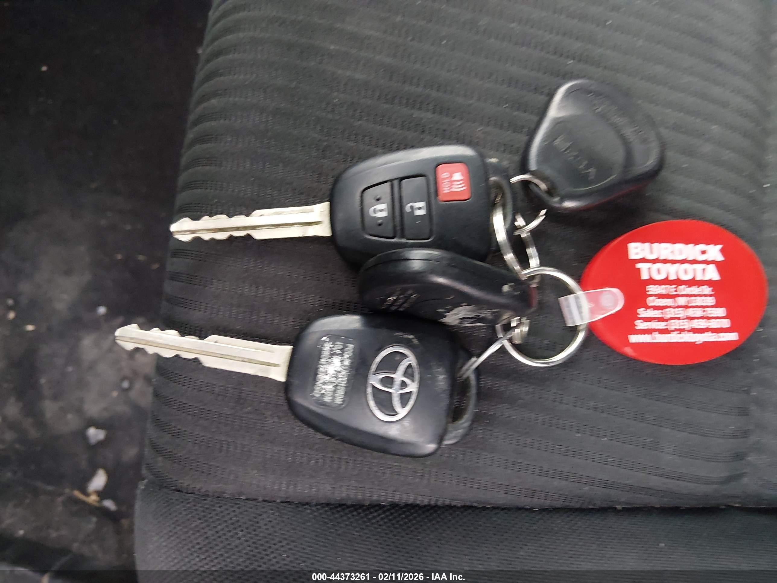 TOYOTA RAV4 image 11