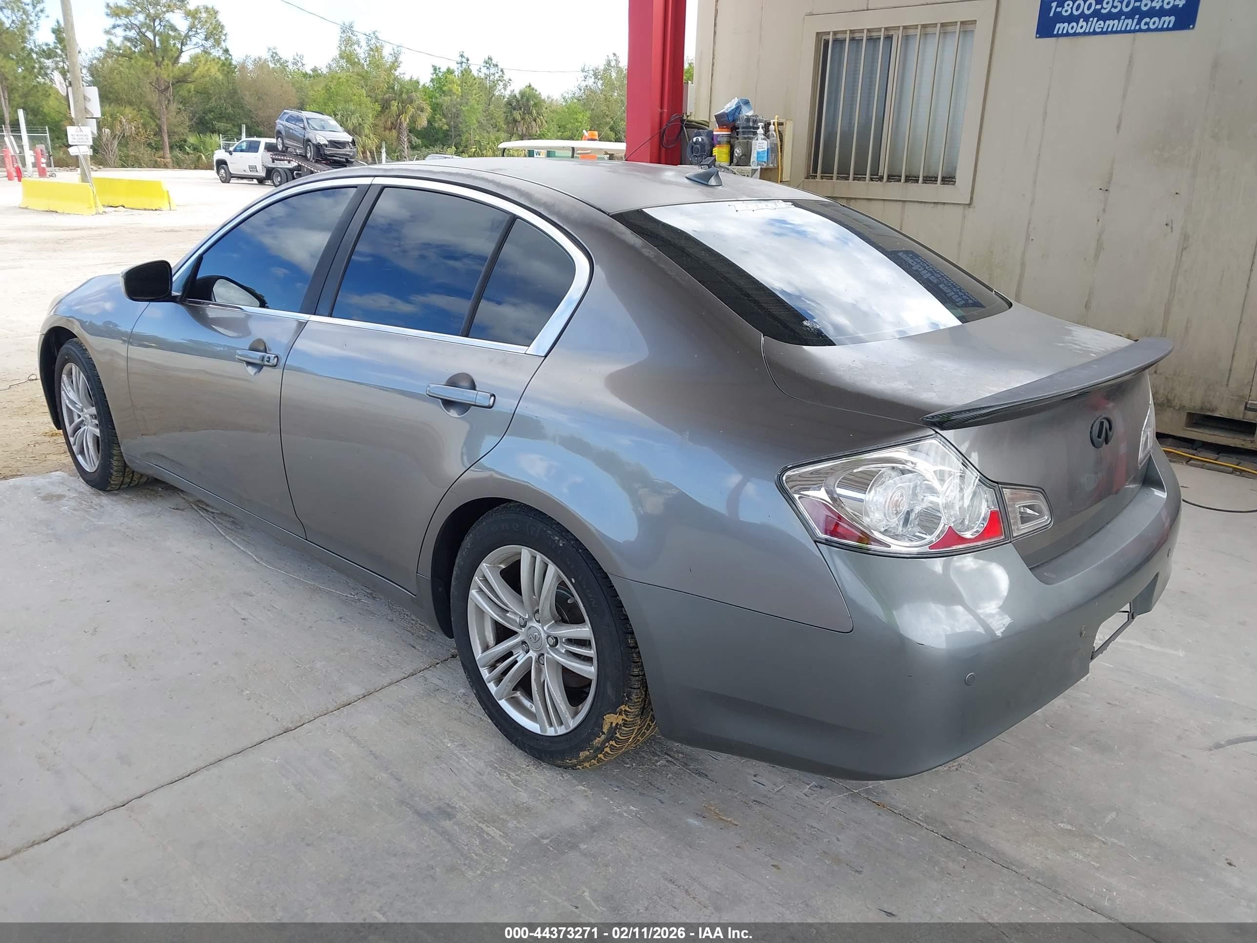 INFINITI G37 image 3