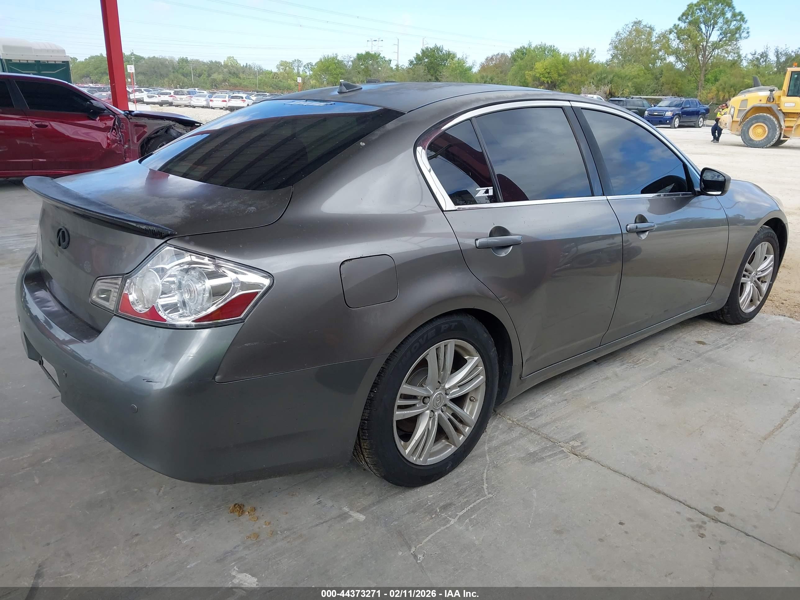 INFINITI G37 image 4