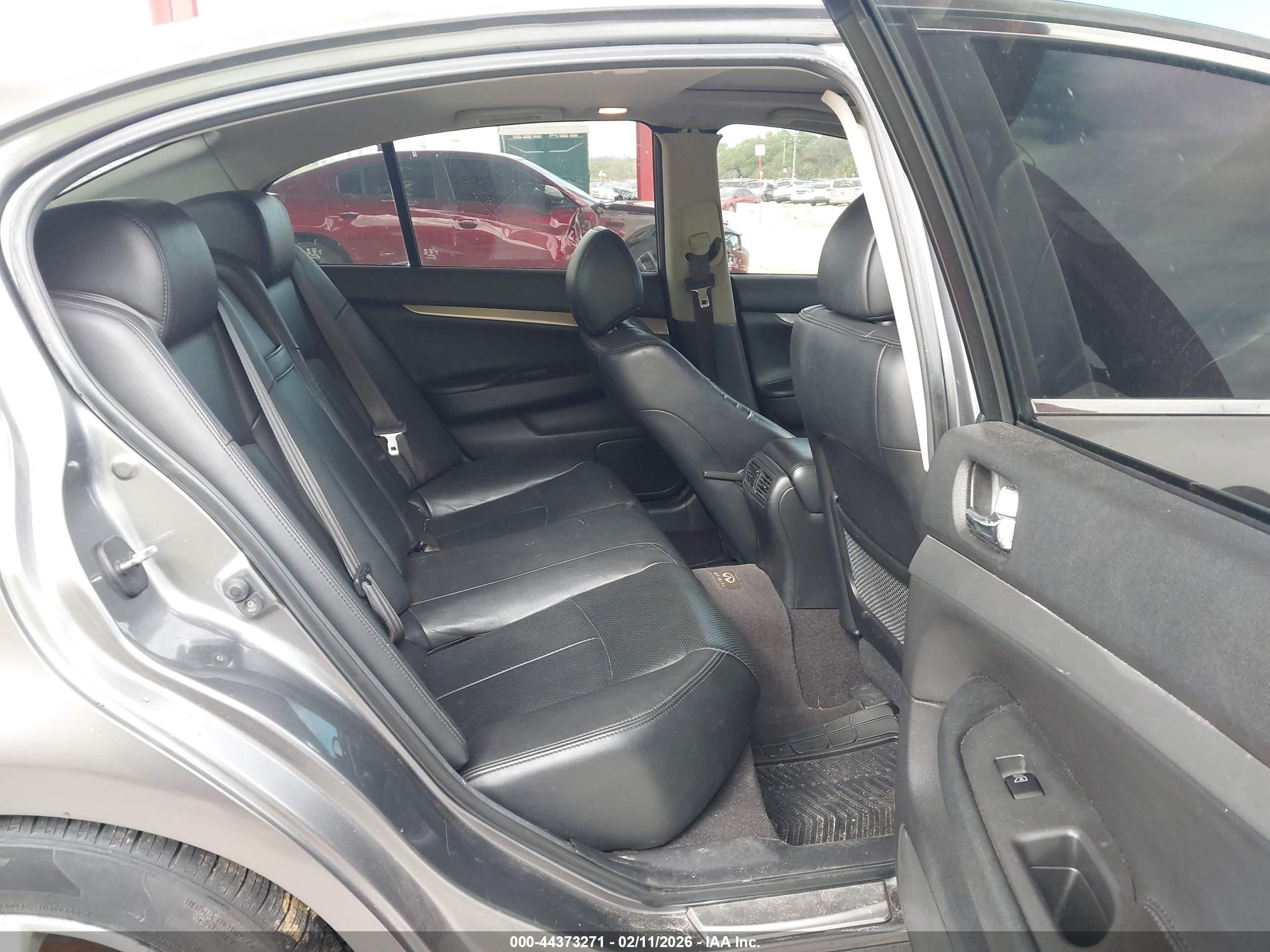 INFINITI G37 image 8