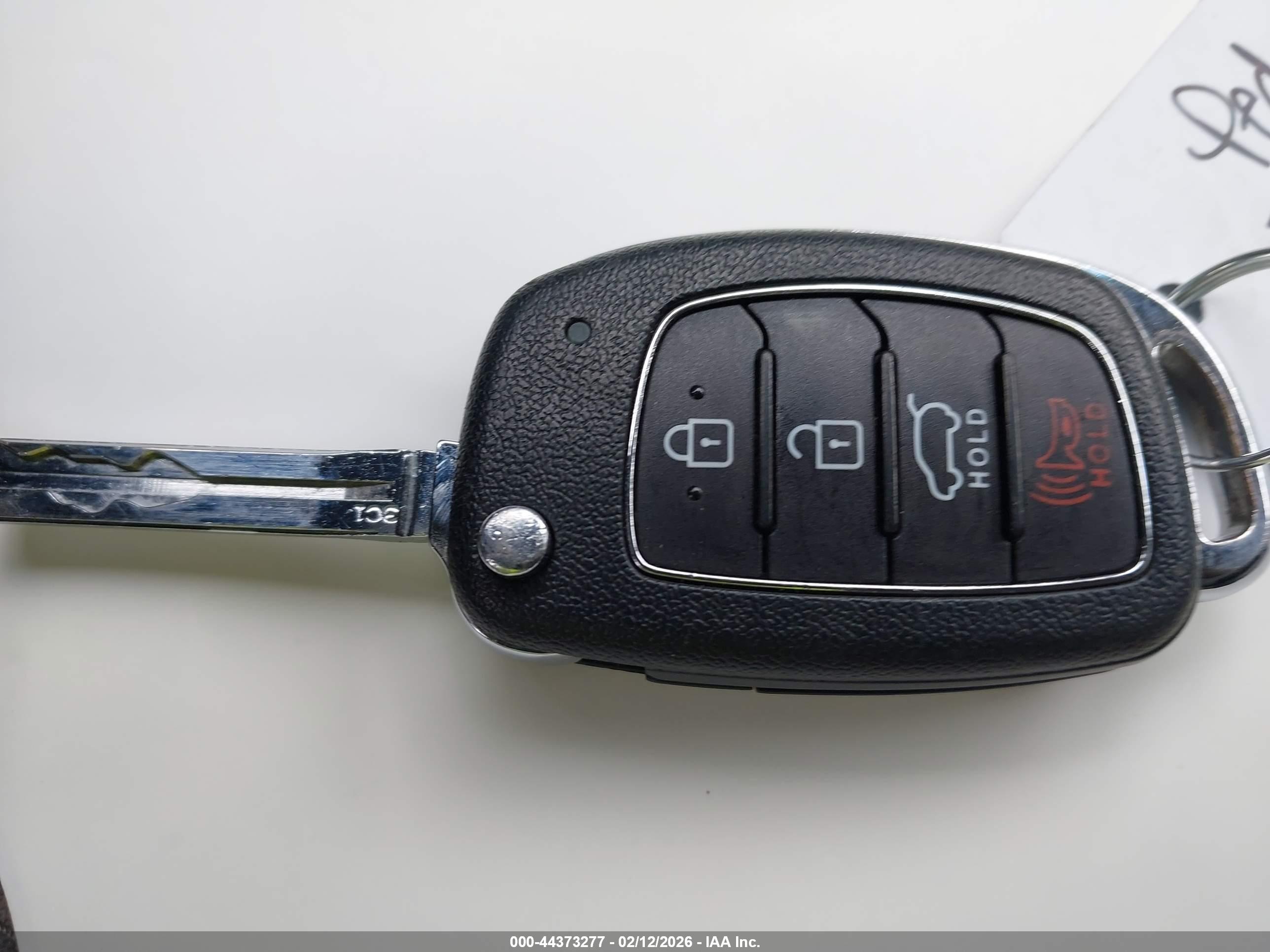 HYUNDAI TUCSON image 11