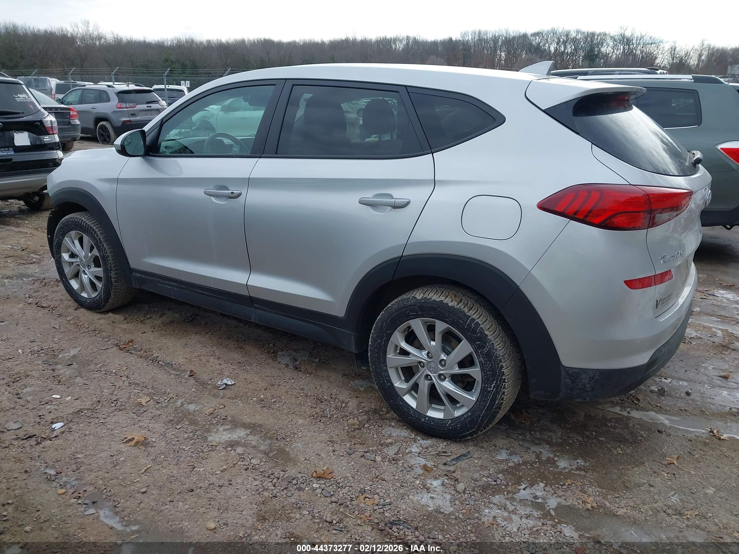HYUNDAI TUCSON image 3