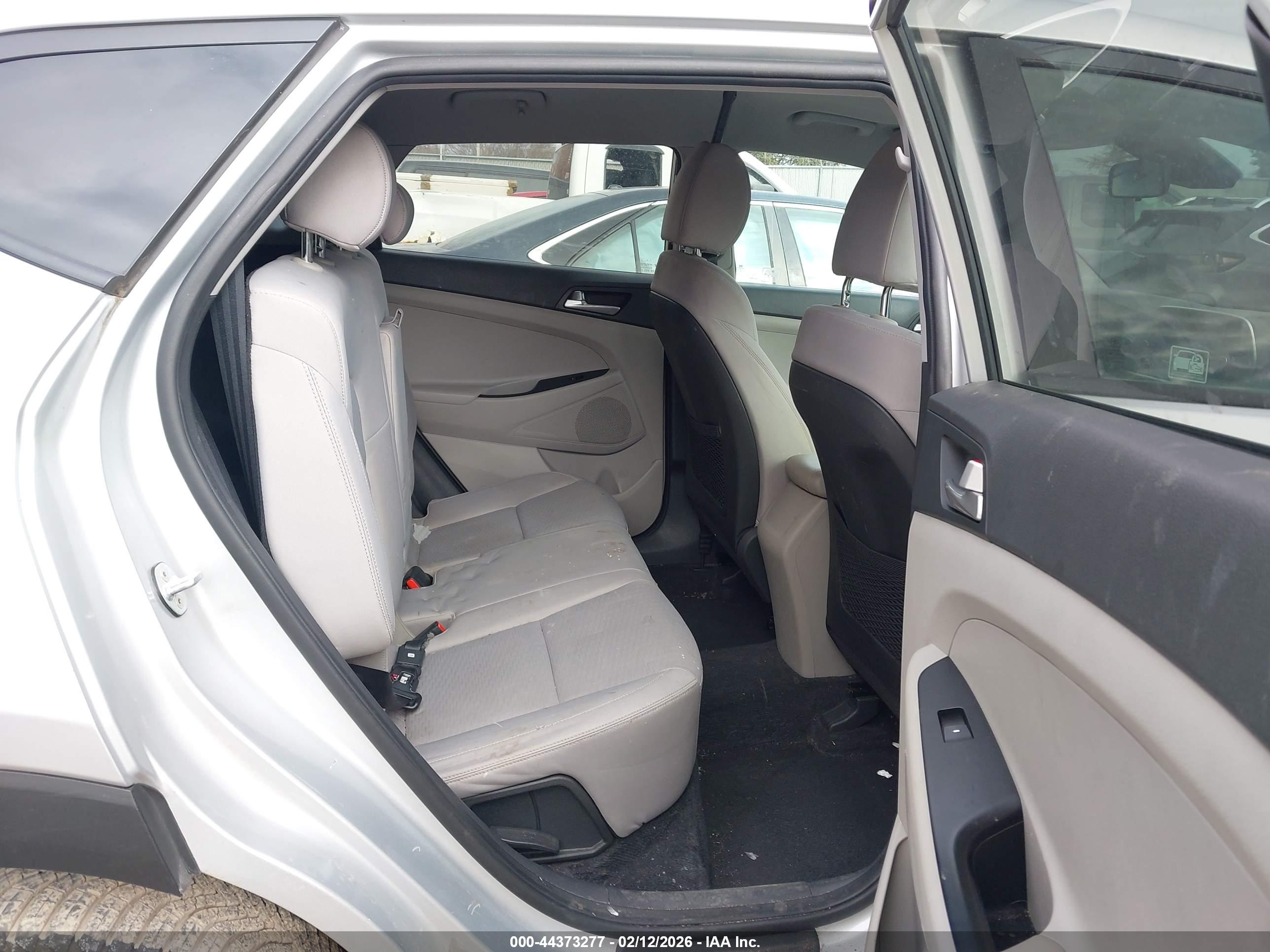 HYUNDAI TUCSON image 8
