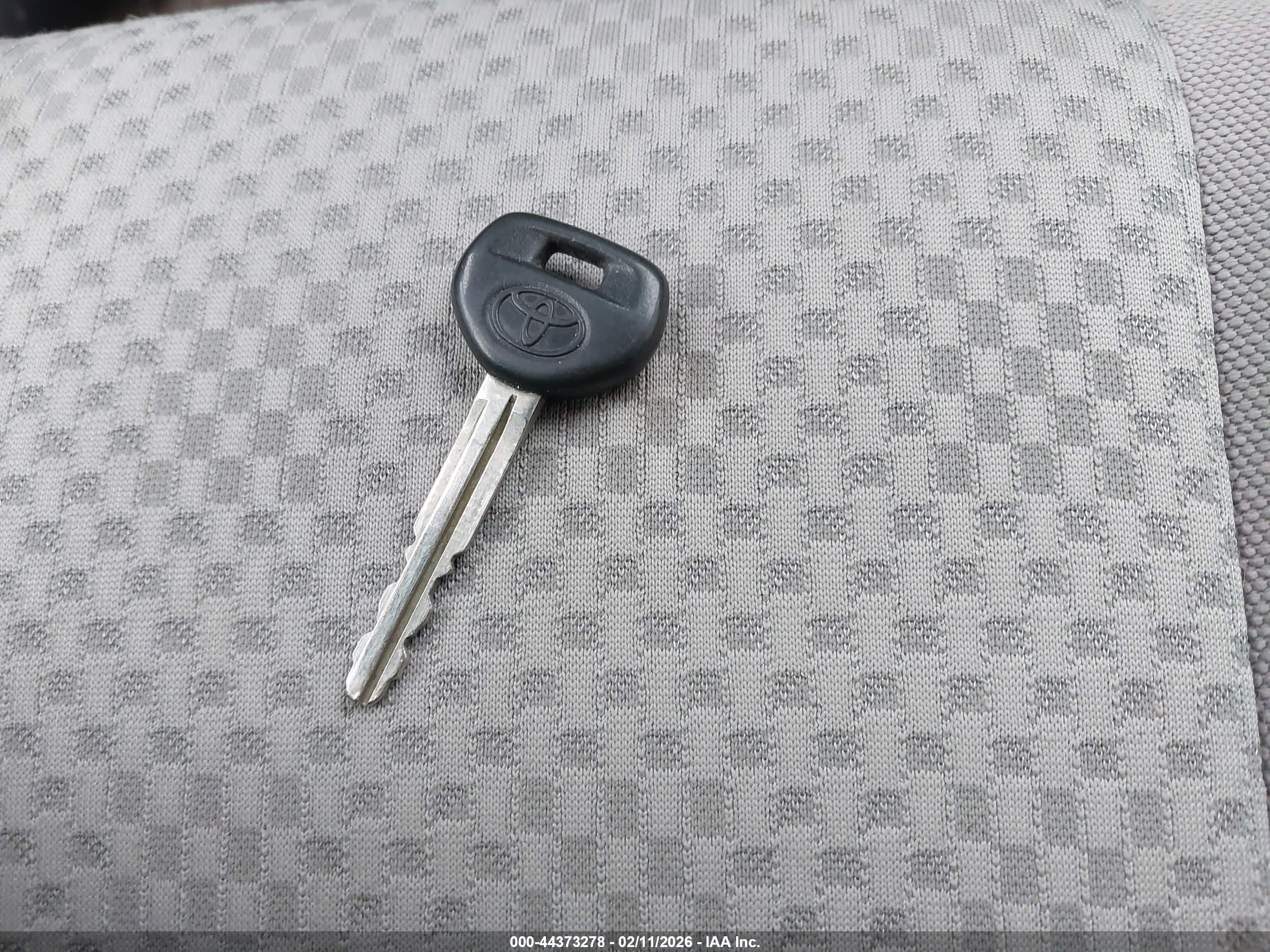 TOYOTA RAV4 image 11