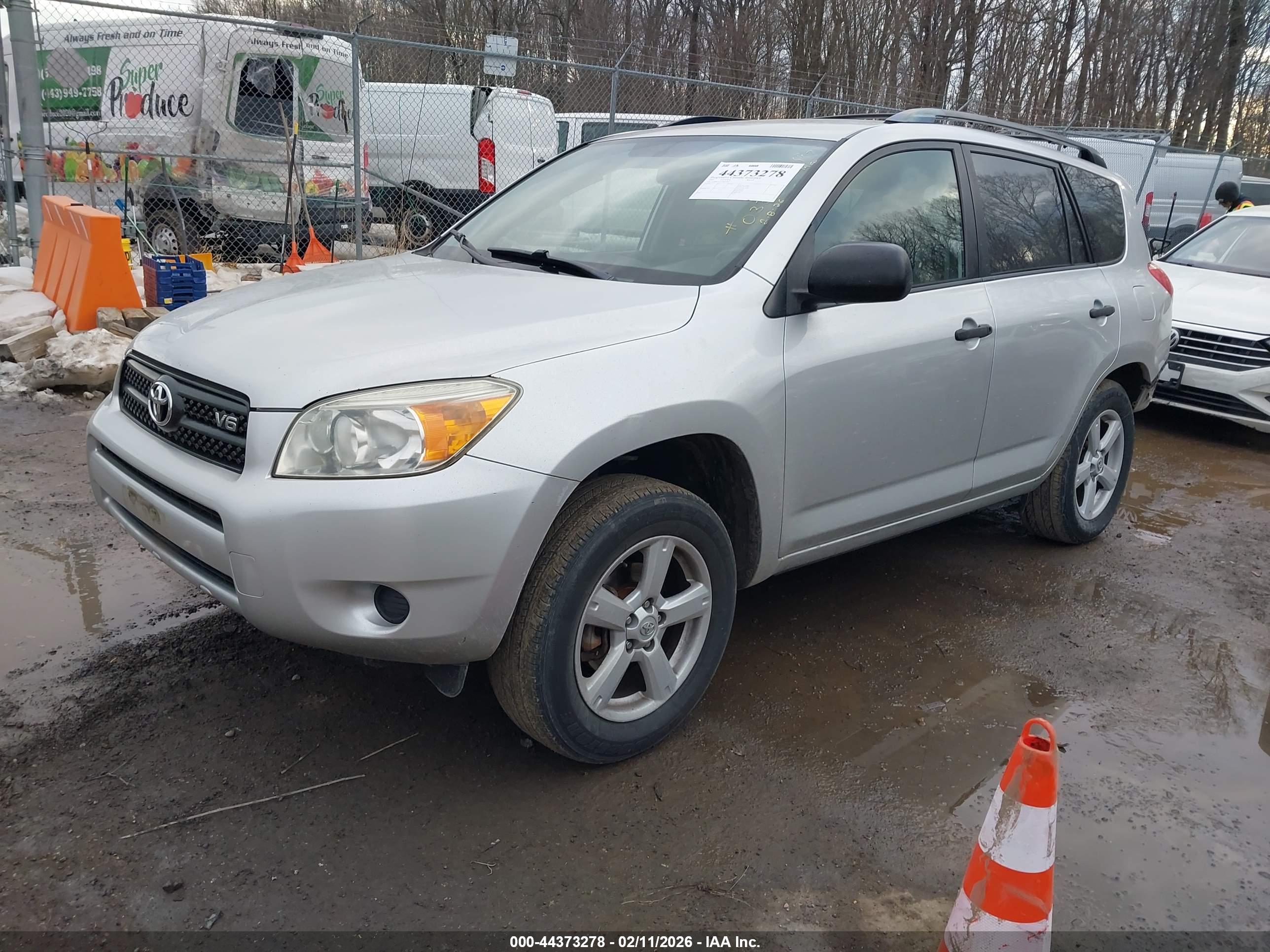 TOYOTA RAV4 image 2