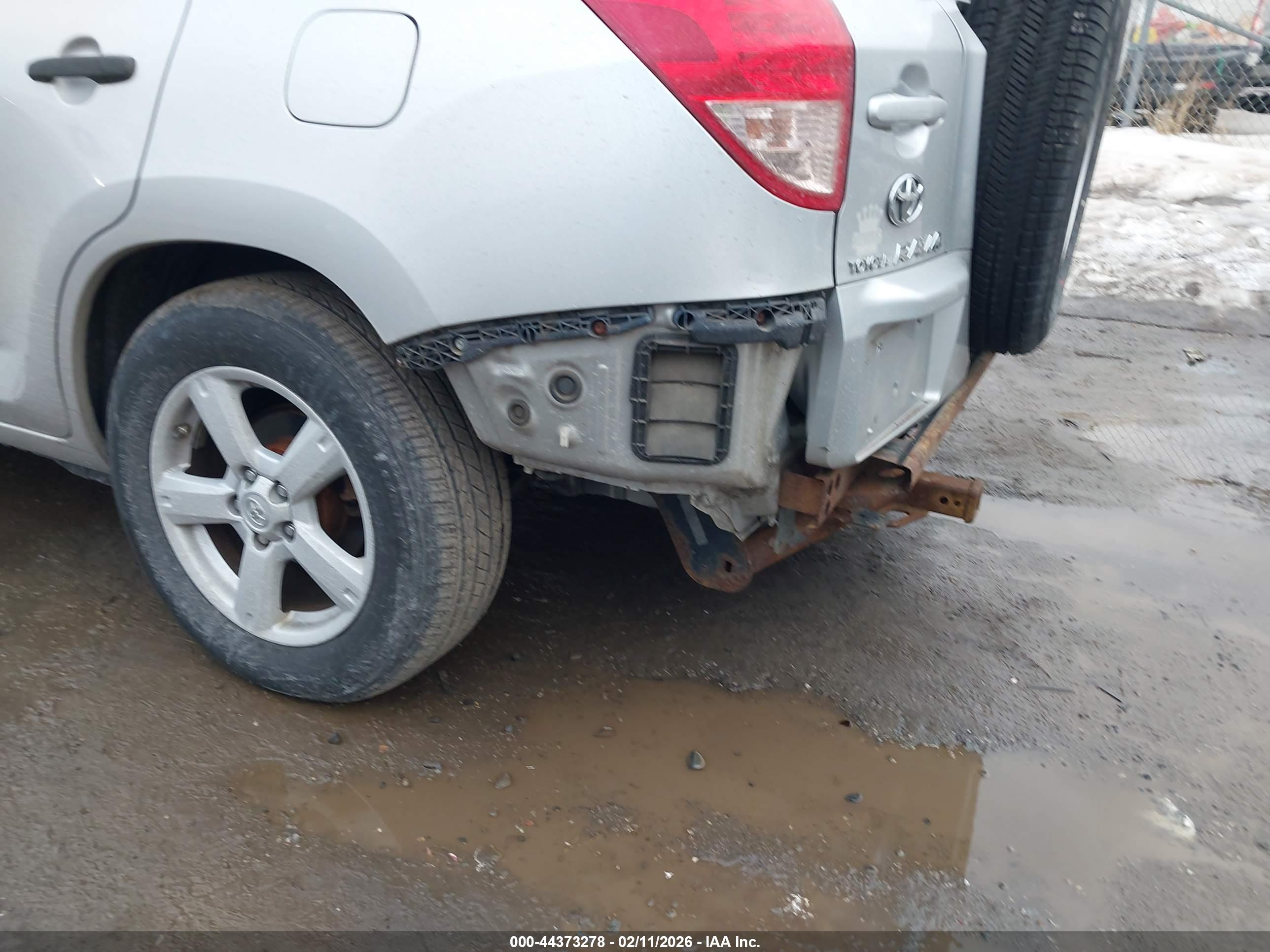 TOYOTA RAV4 image 6