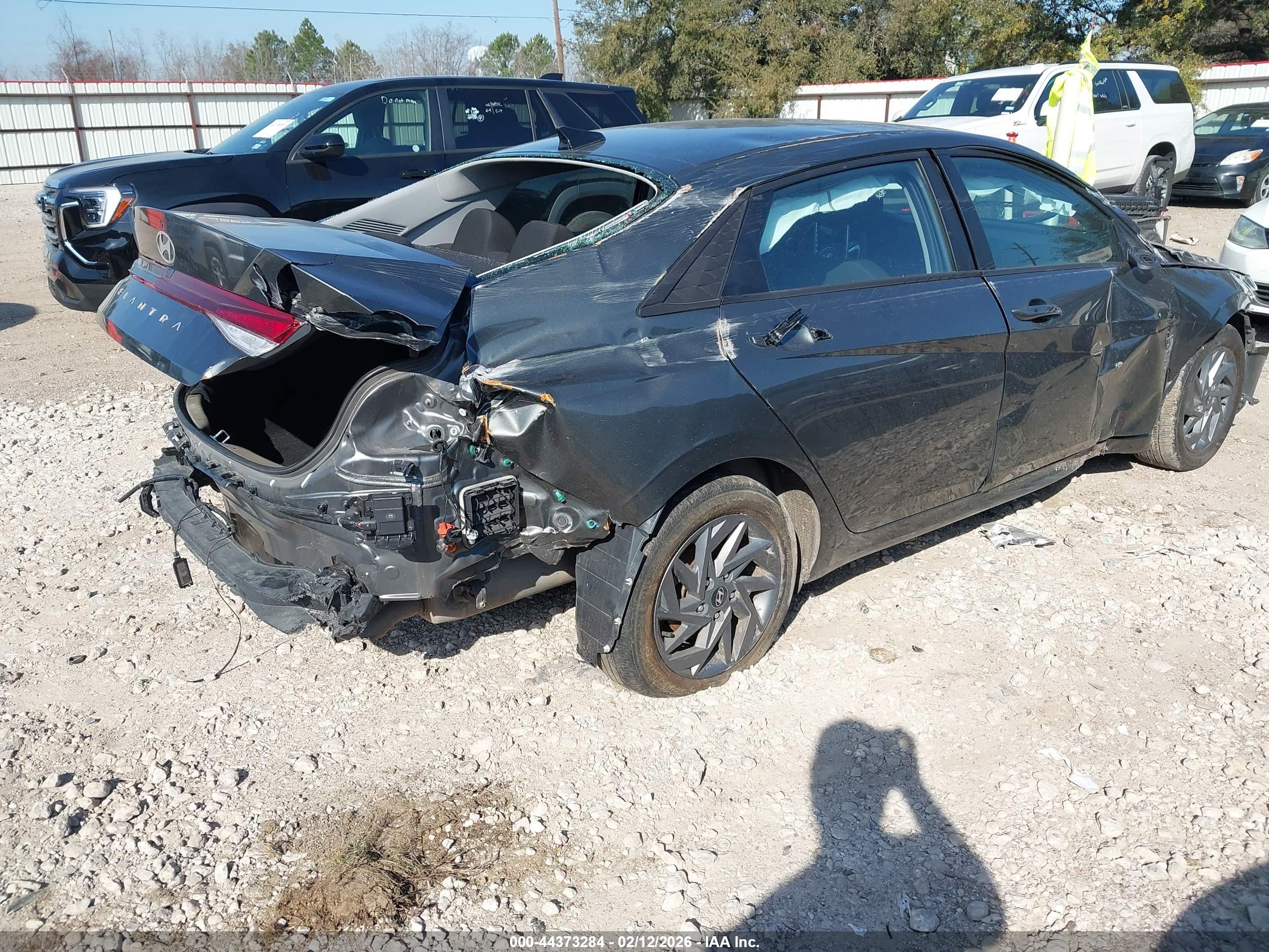 HYUNDAI ELANTRA image 4