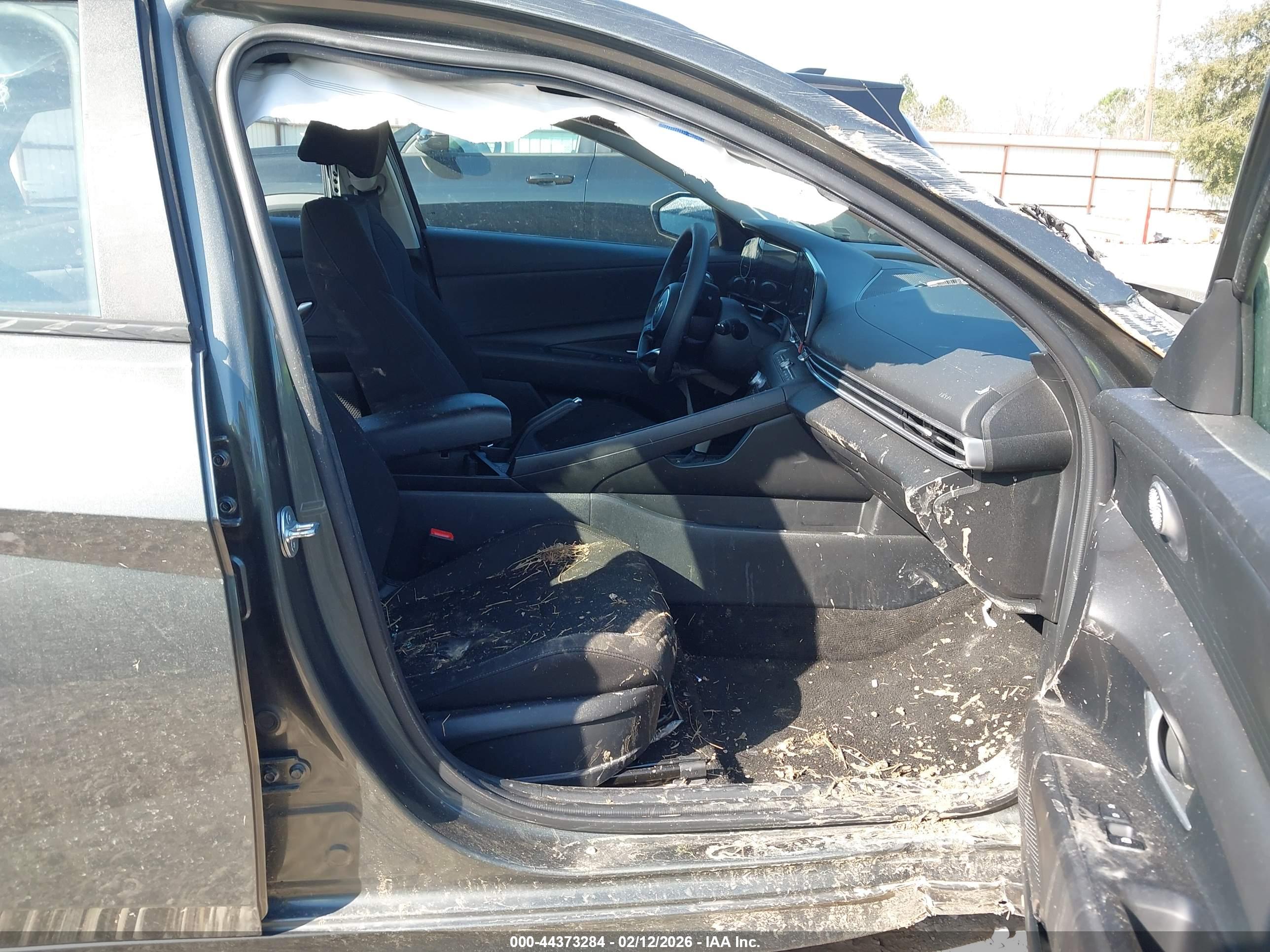 HYUNDAI ELANTRA image 5