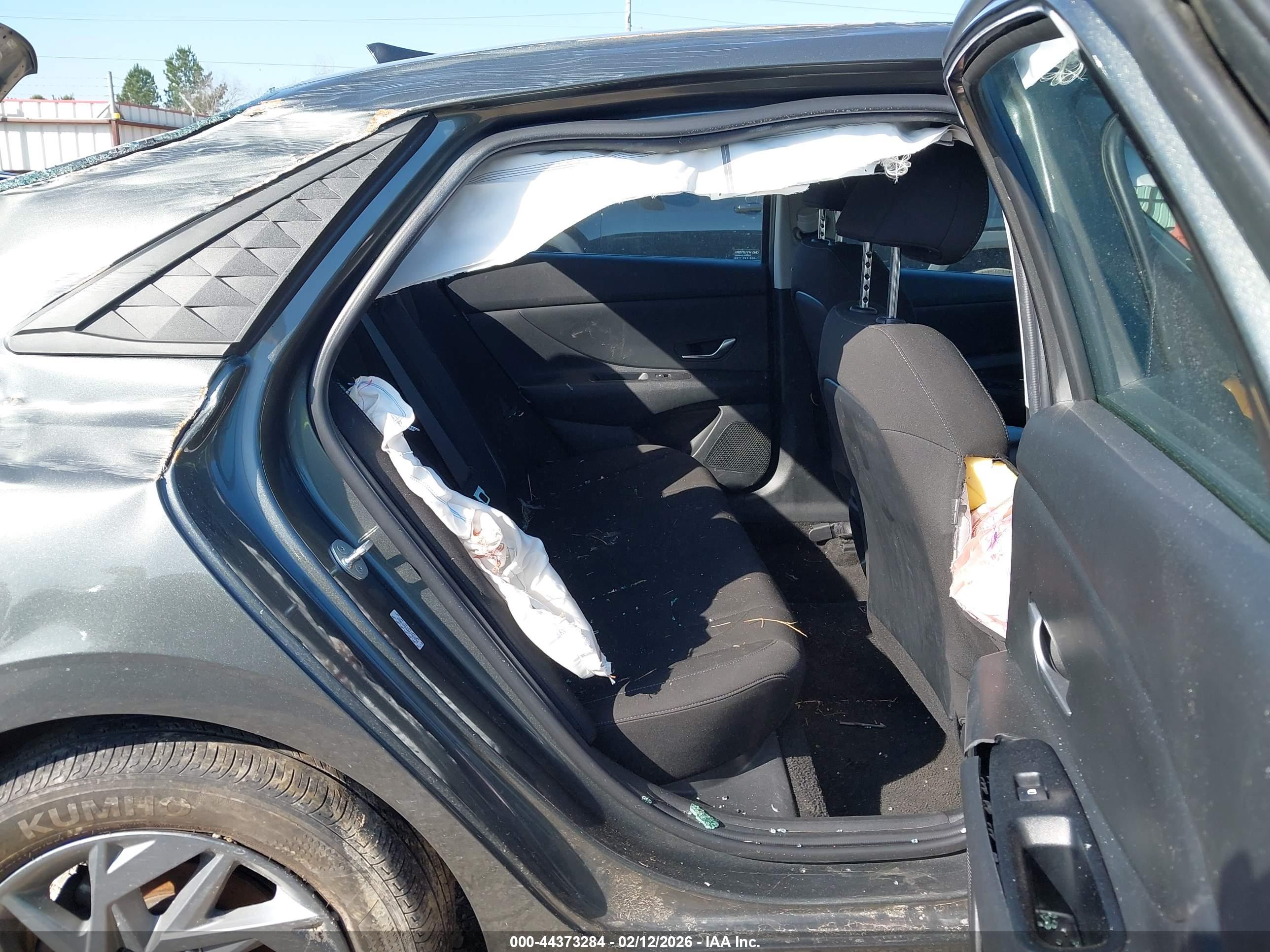 HYUNDAI ELANTRA image 8