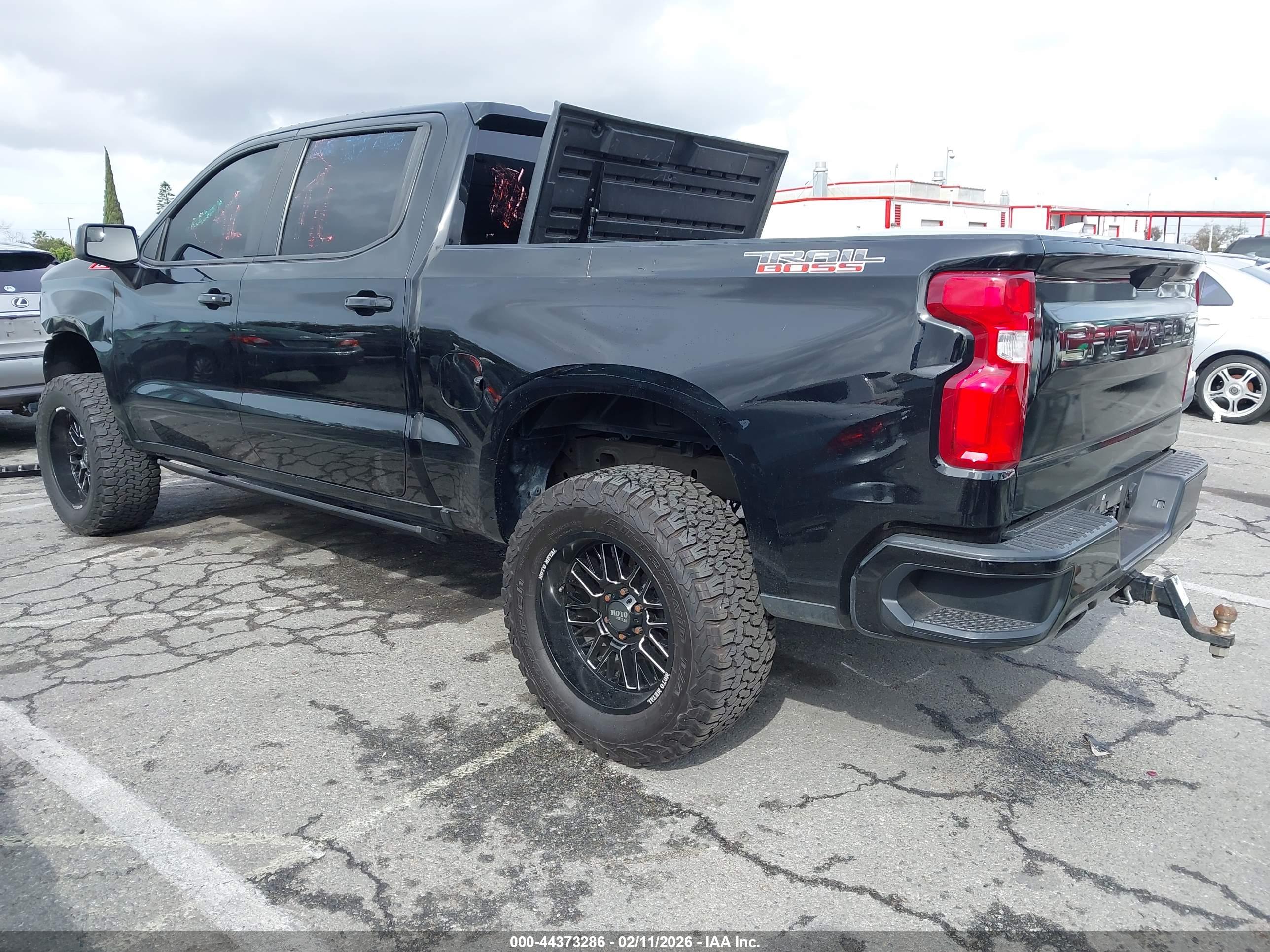 CHEVROLET SILVERADO image 3