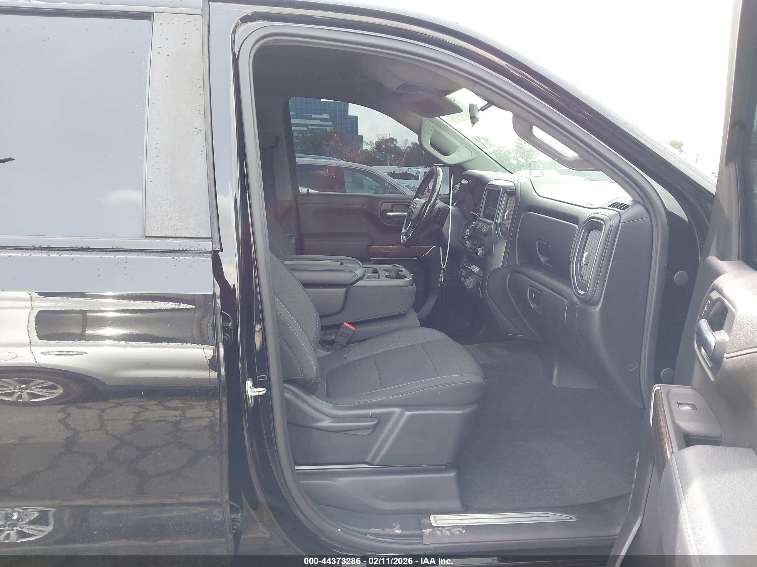 CHEVROLET SILVERADO image 5
