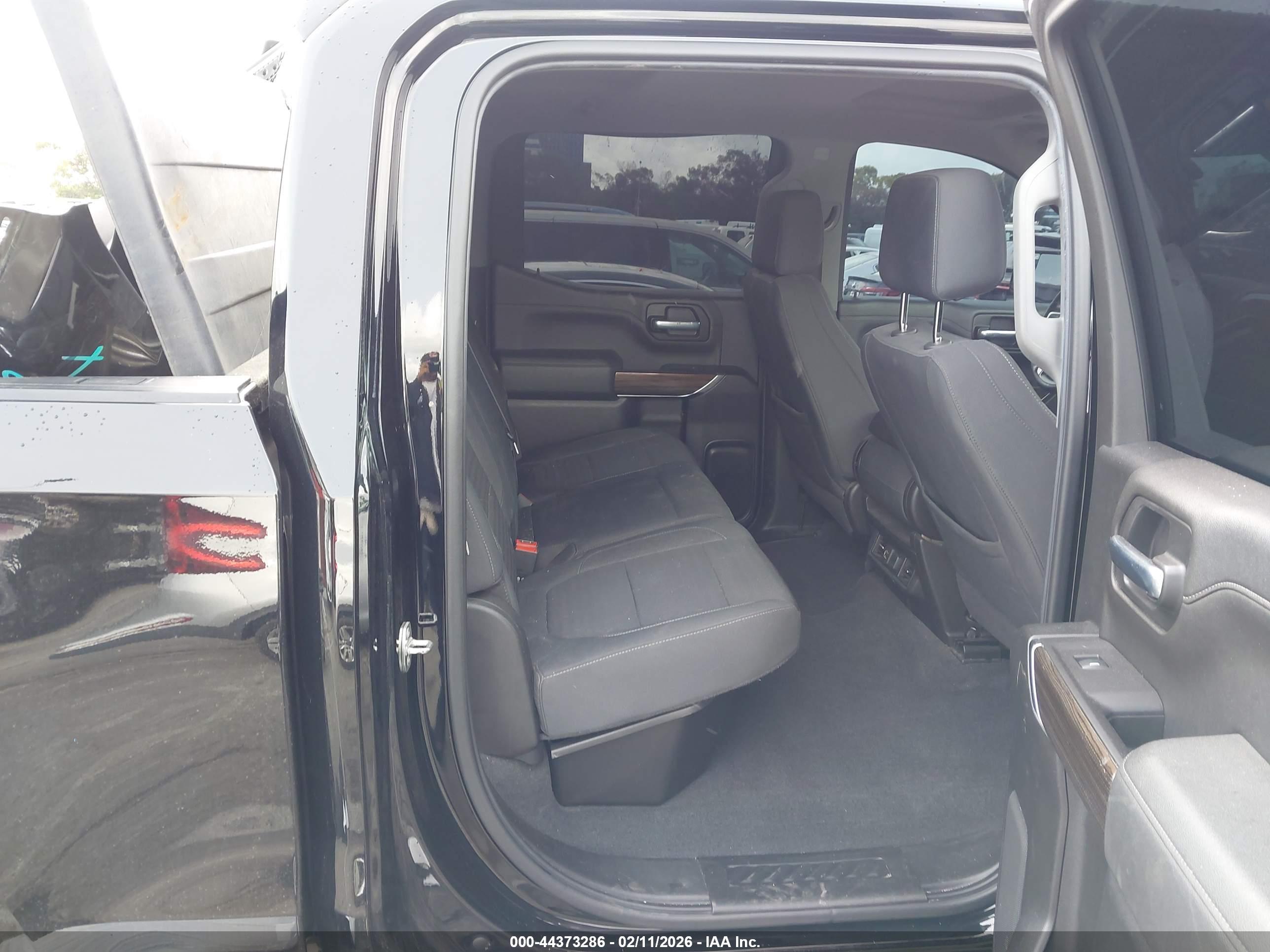 CHEVROLET SILVERADO image 8
