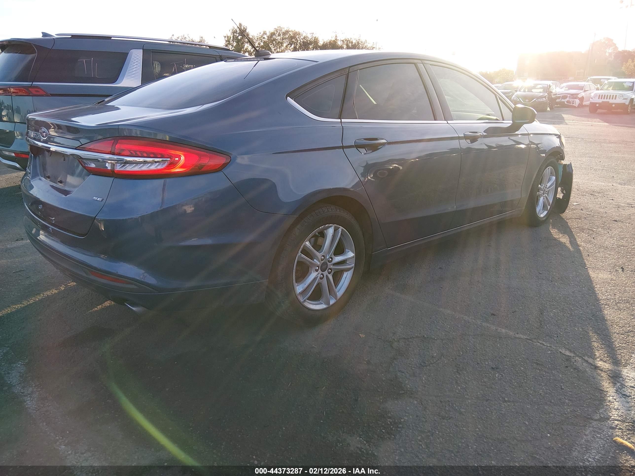 FORD FUSION image 4