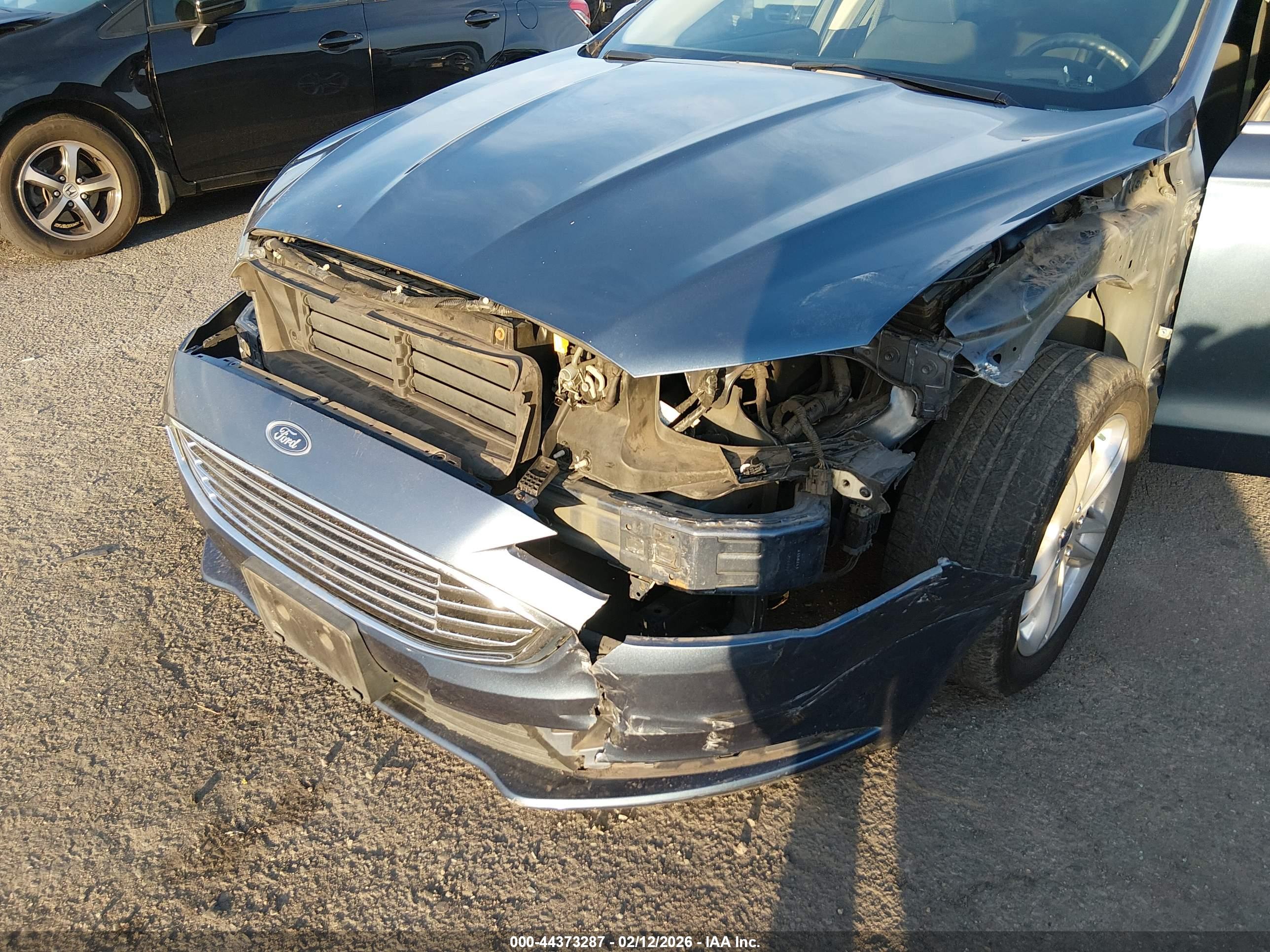 FORD FUSION image 6