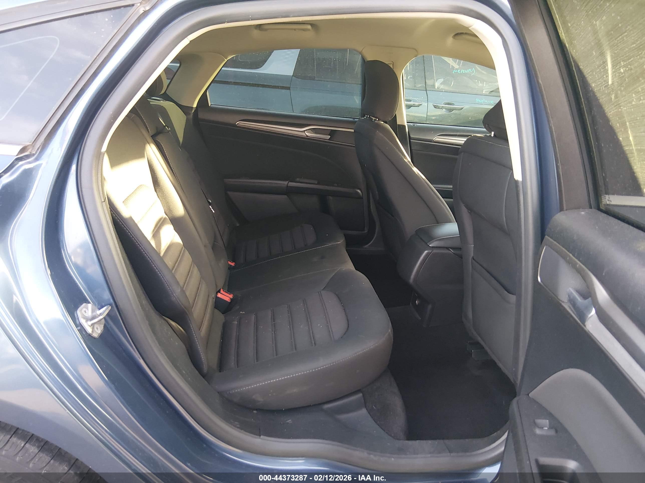 FORD FUSION image 8