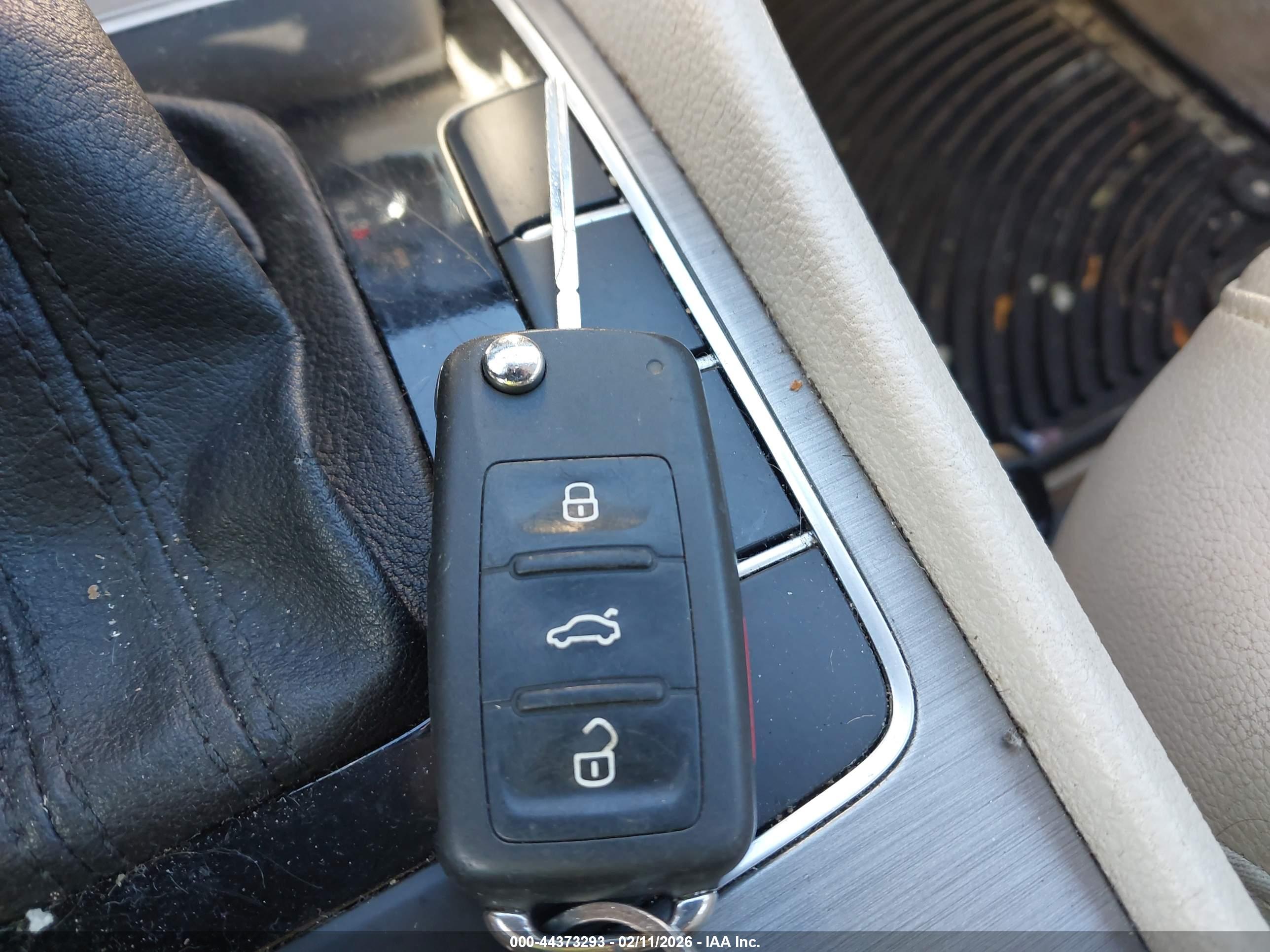 VOLKSWAGEN PASSAT image 11