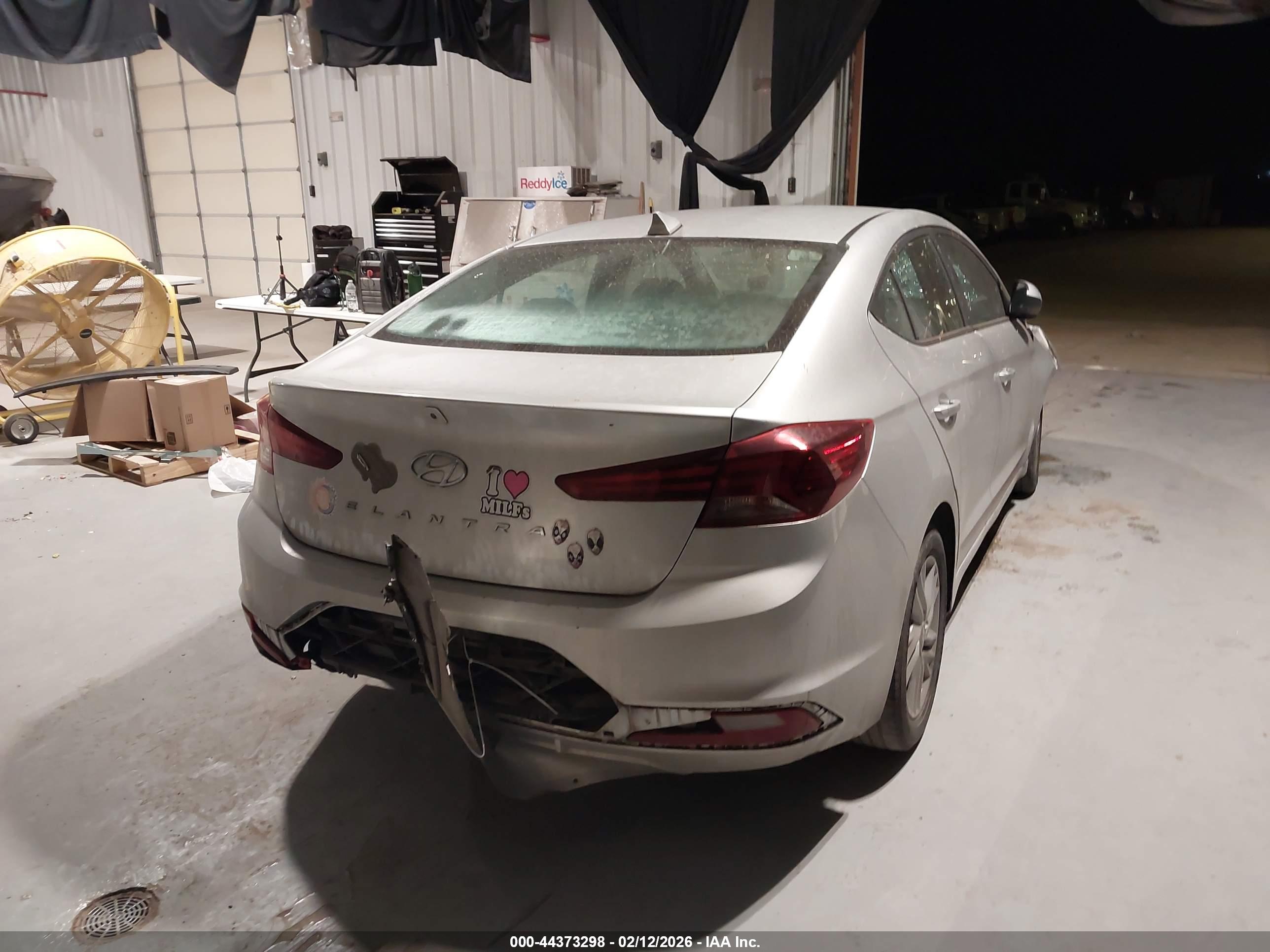 HYUNDAI ELANTRA image 4