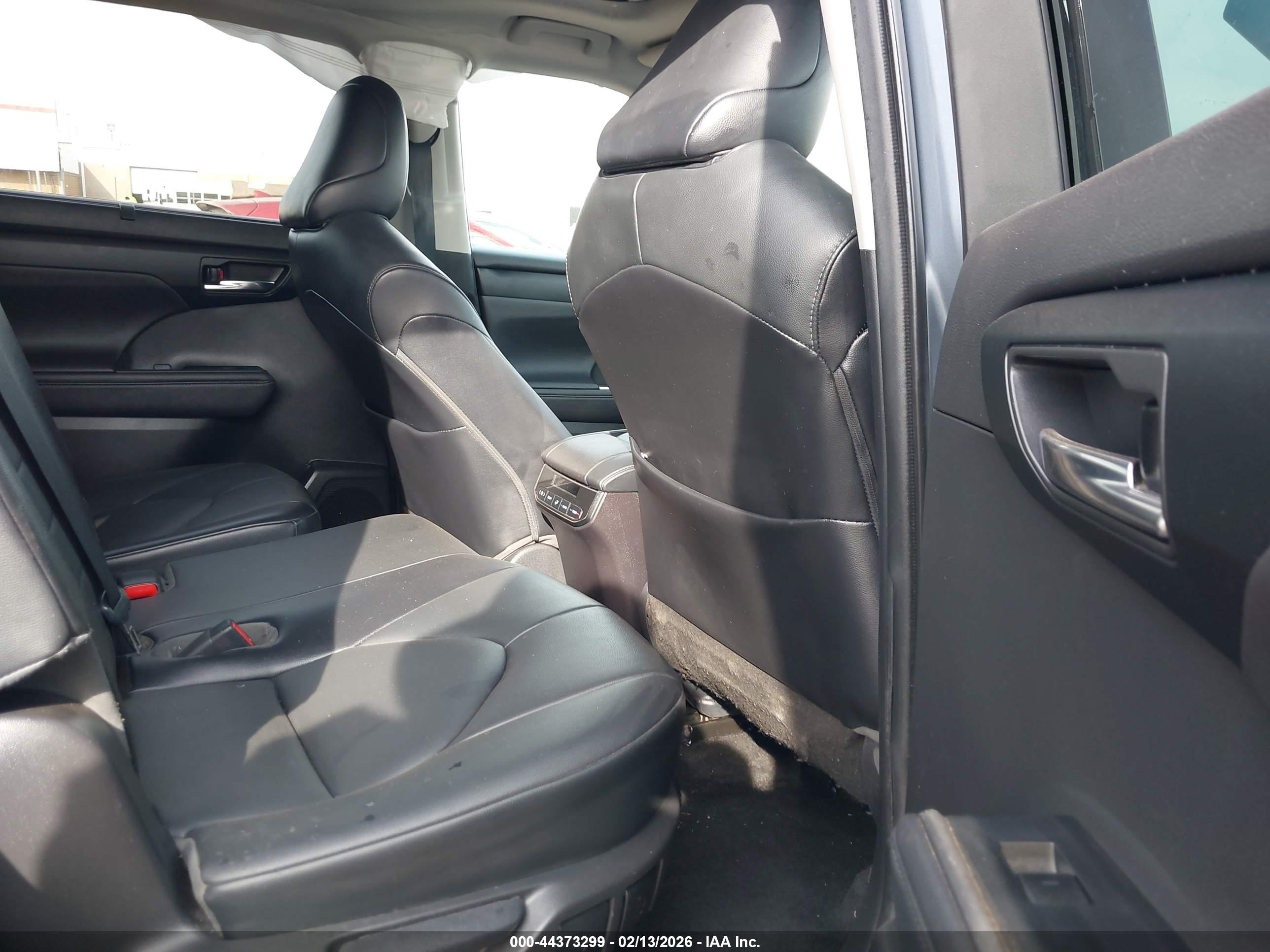 TOYOTA HIGHLANDER image 8